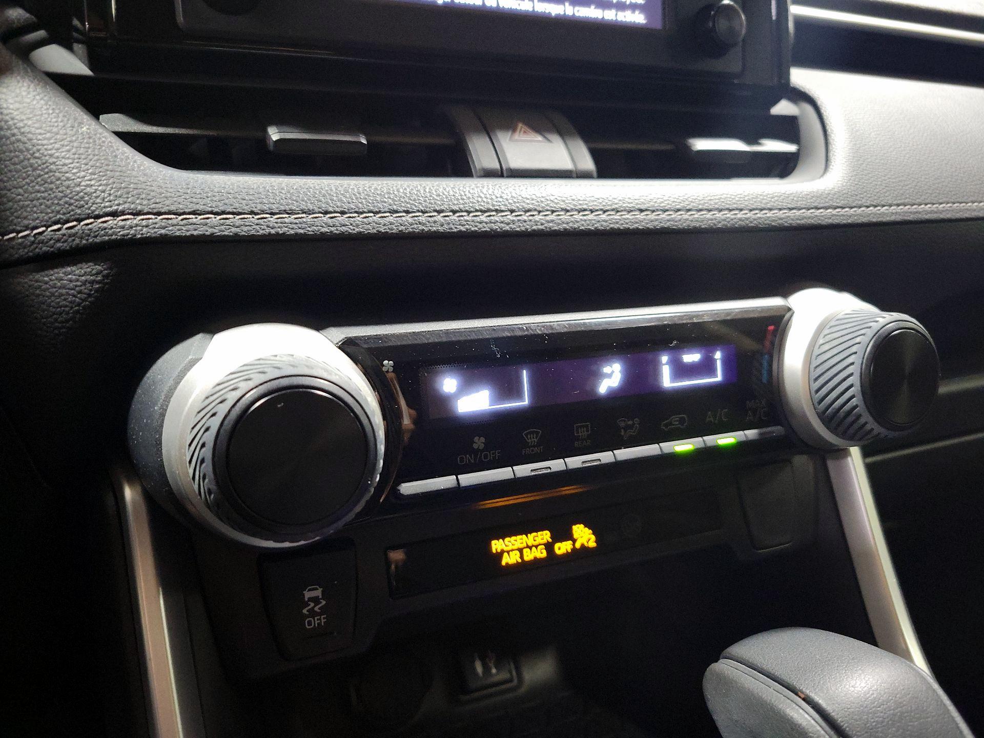 Thumbnail: 2019 Toyota RAV4 - 16