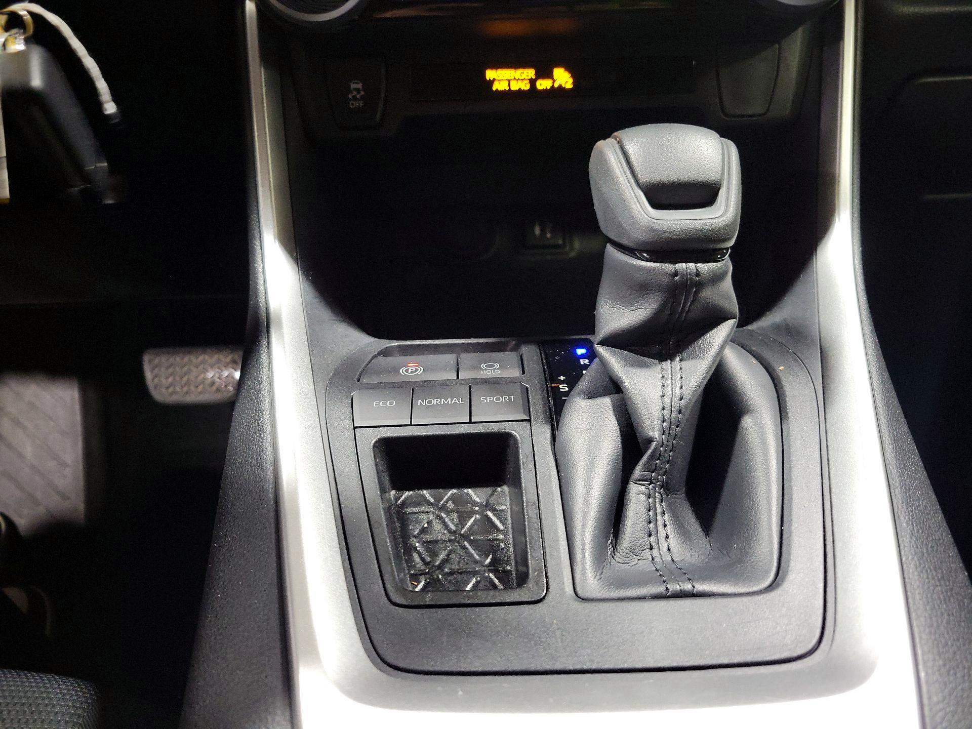 Thumbnail: 2019 Toyota RAV4 - 17