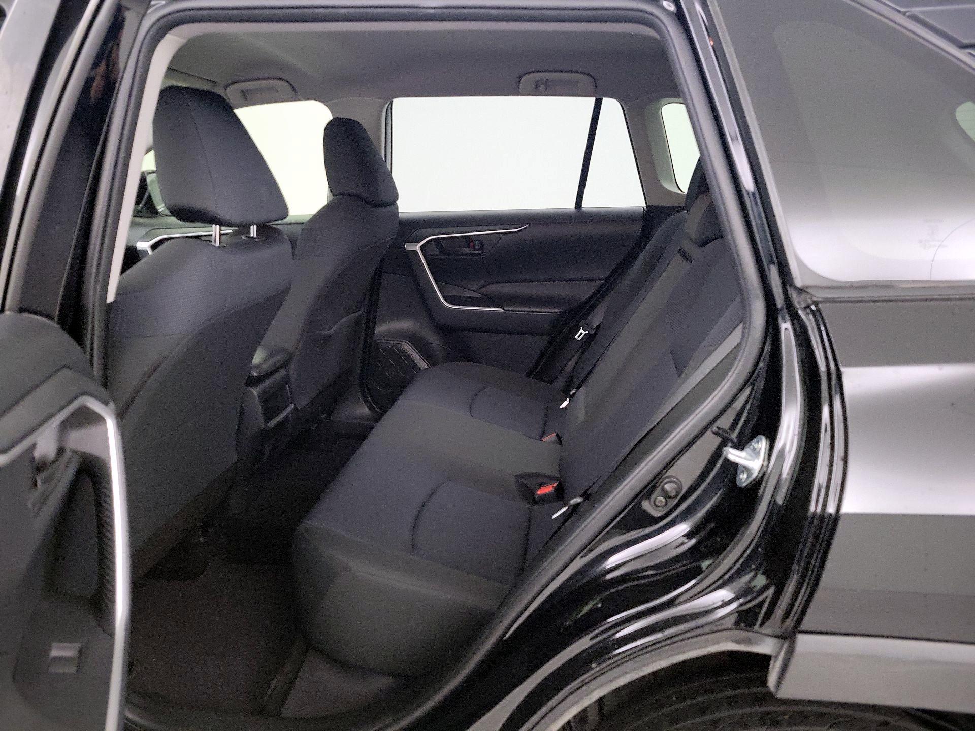 Thumbnail: 2019 Toyota RAV4 - 18