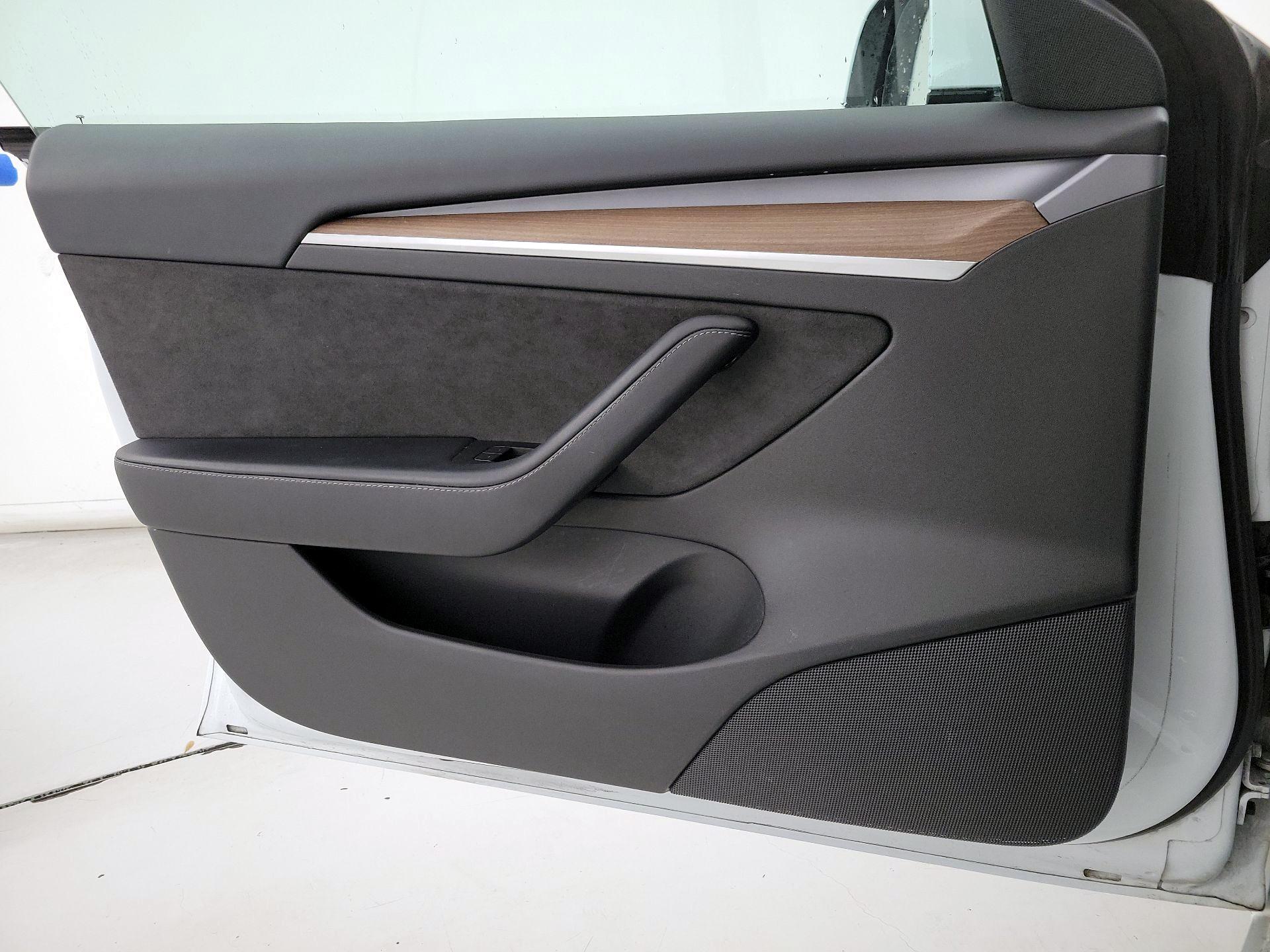 Thumbnail: 2022 Tesla Model 3 - 12