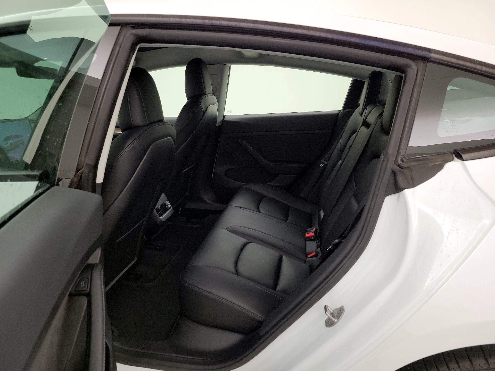 Thumbnail: 2022 Tesla Model 3 - 17