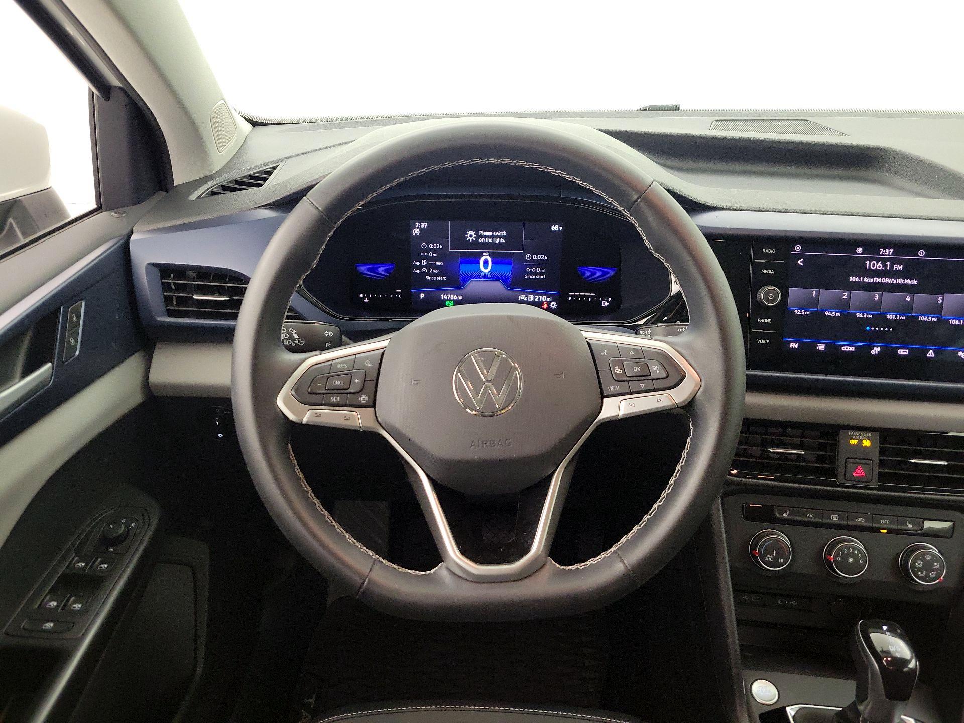 Thumbnail: 2022 Volkswagen Taos - 10