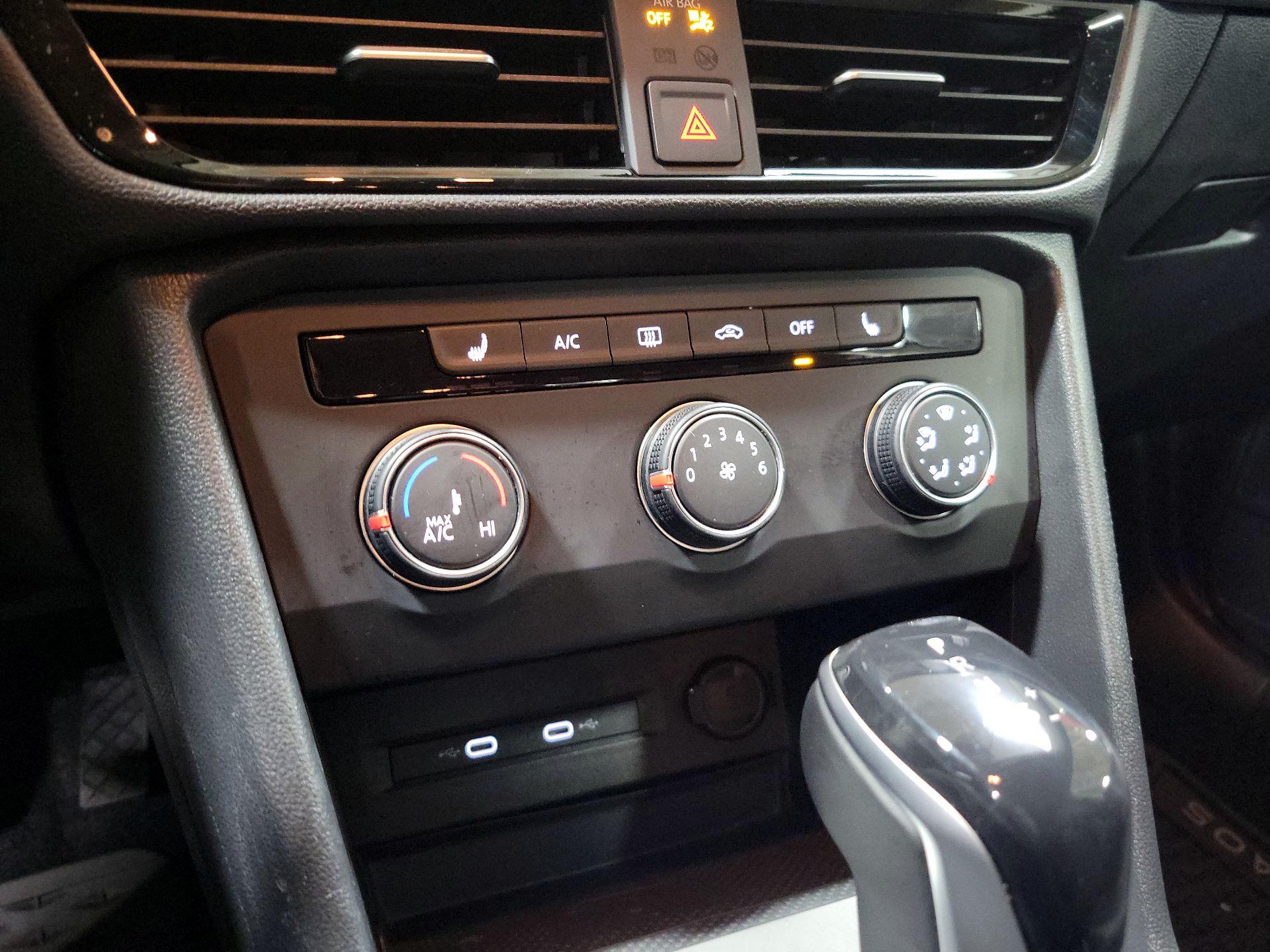 Thumbnail: 2022 Volkswagen Taos - 16