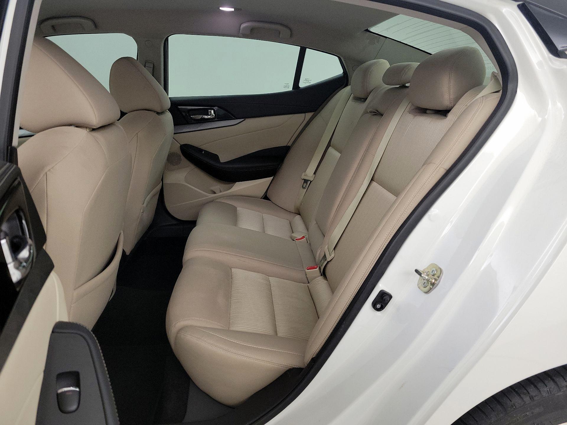 Thumbnail: 2016 Nissan Maxima - 19