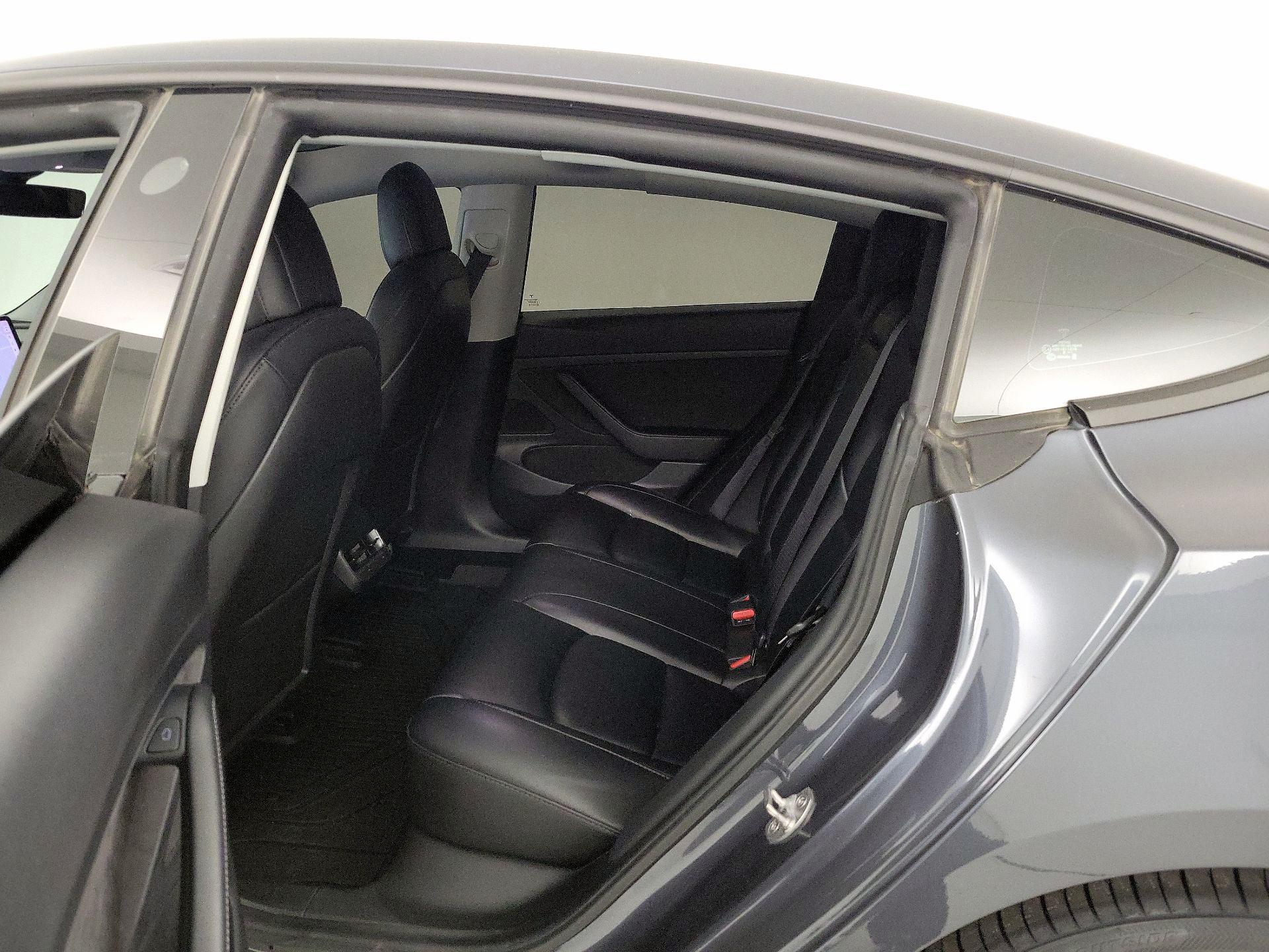 Thumbnail: 2021 Tesla Model 3 - 17