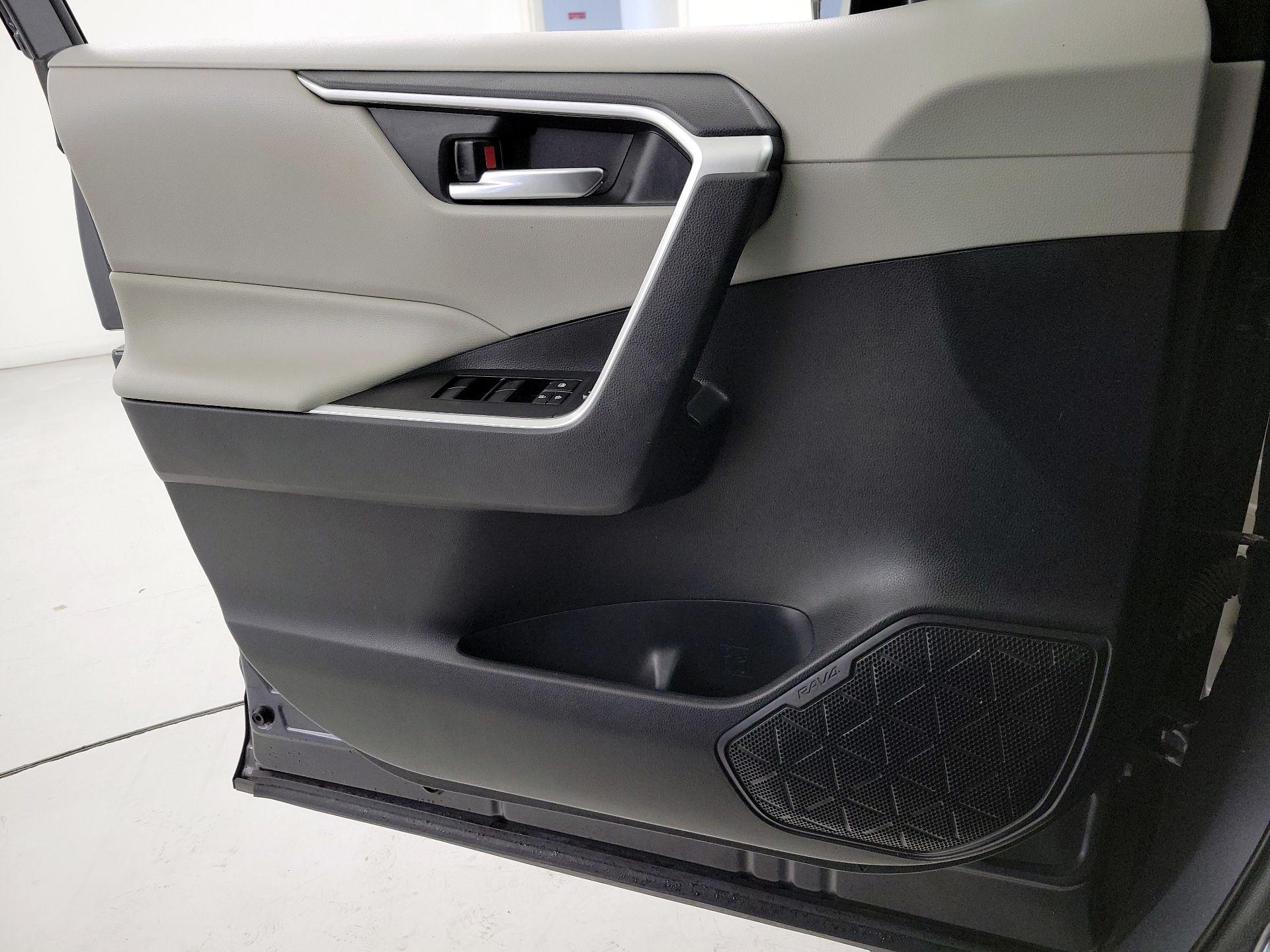 Thumbnail: 2019 Toyota RAV4 - 12