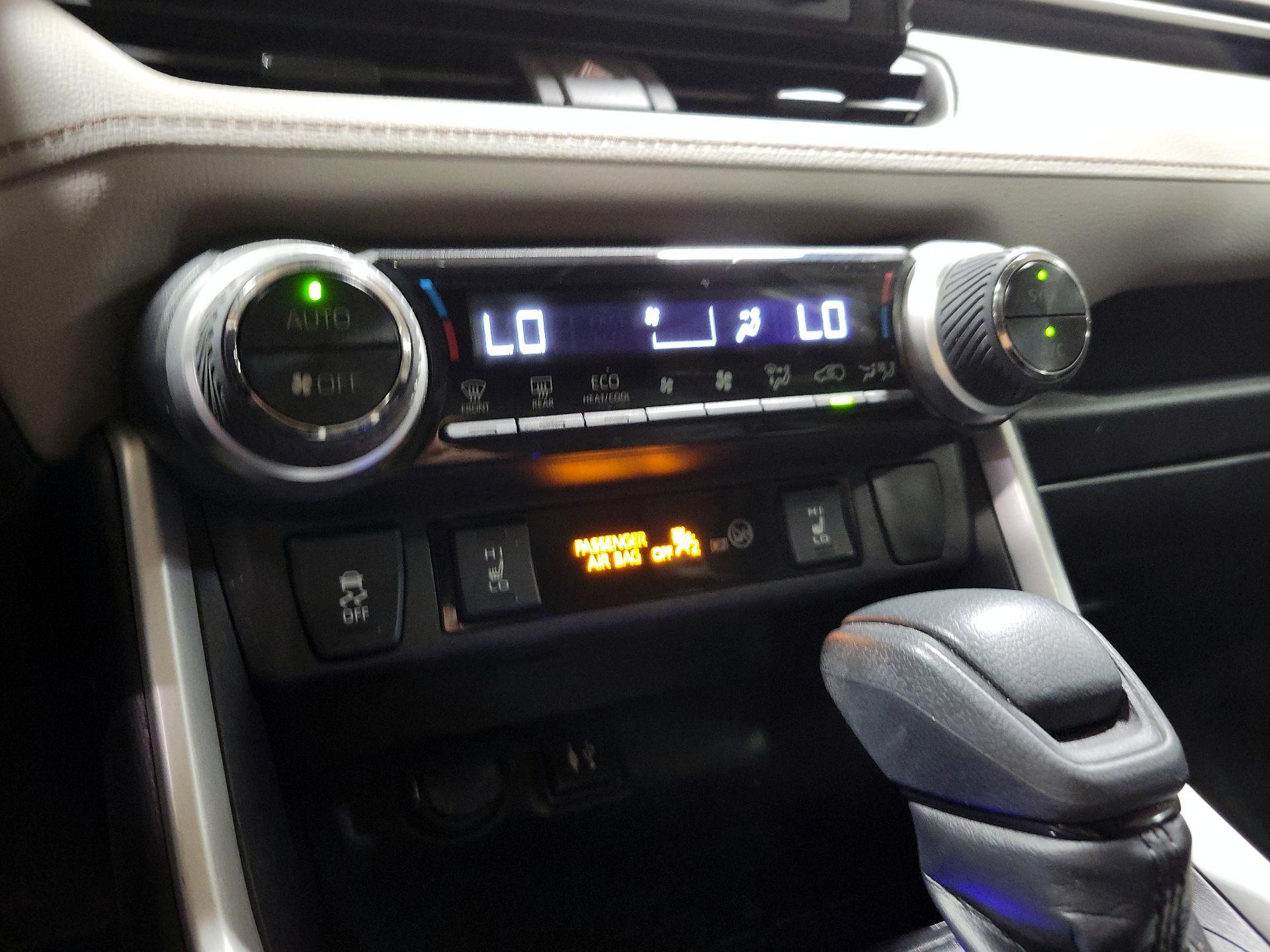 Thumbnail: 2019 Toyota RAV4 - 16