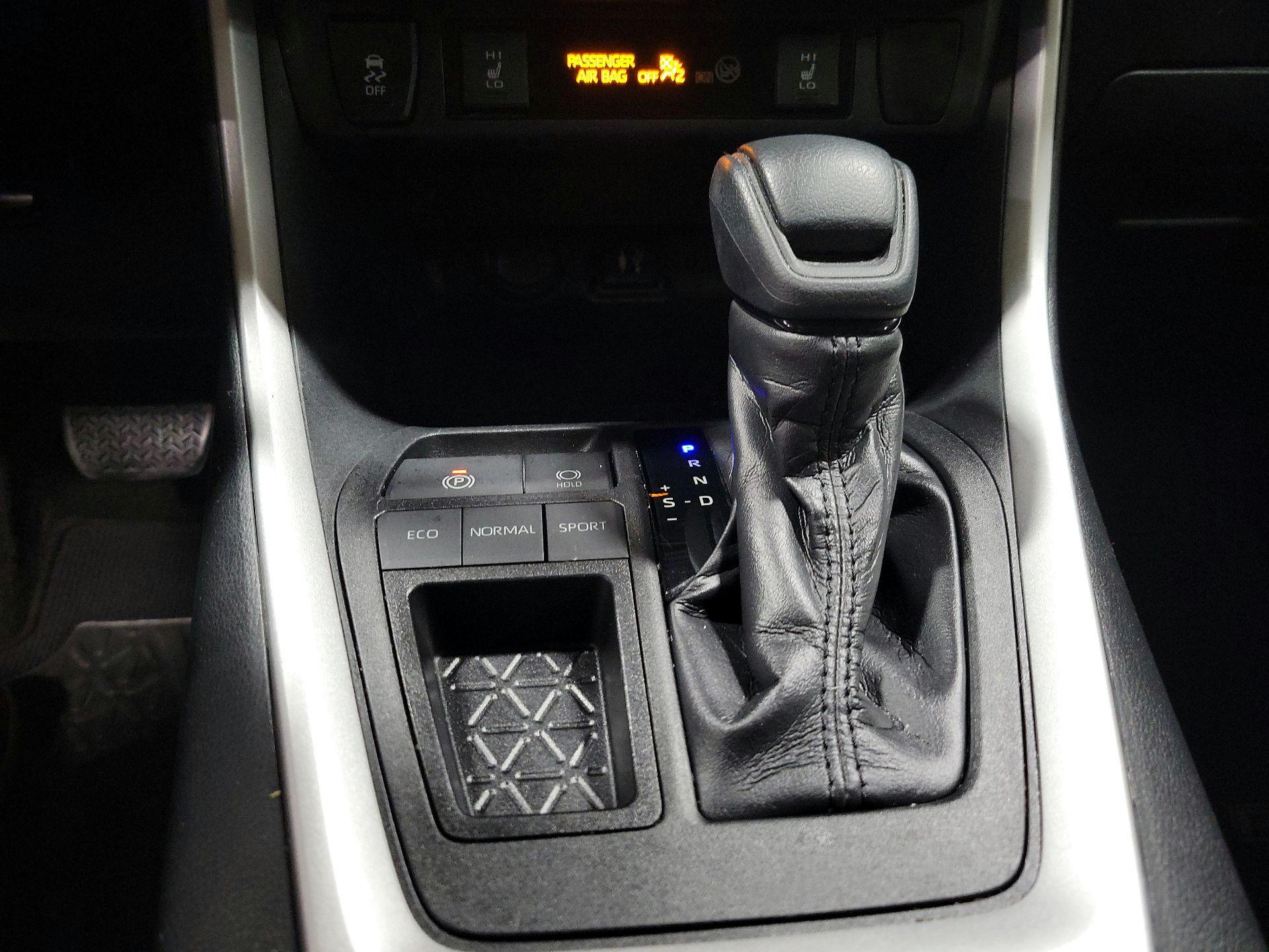 Thumbnail: 2019 Toyota RAV4 - 17