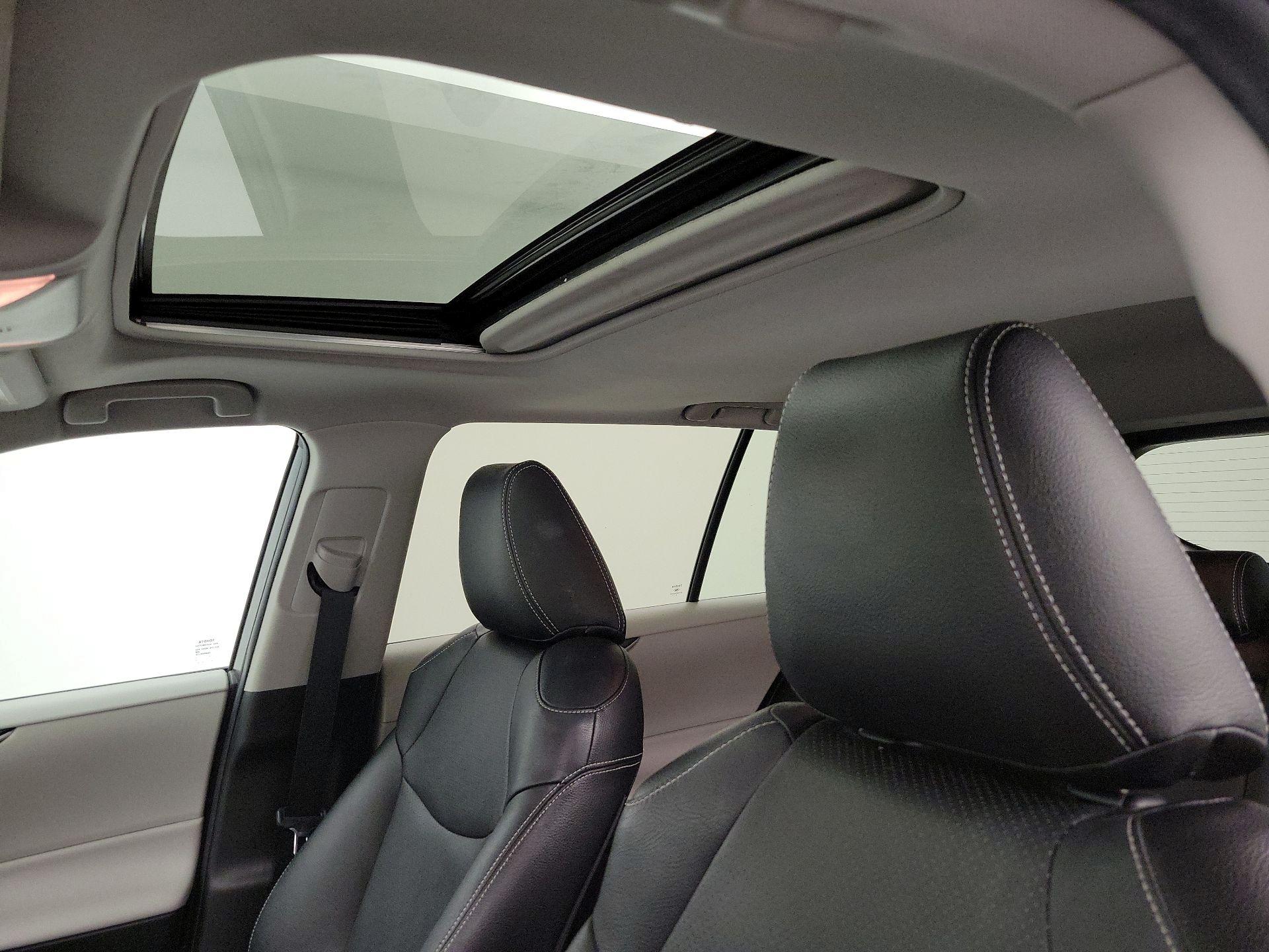 Thumbnail: 2019 Toyota RAV4 - 18