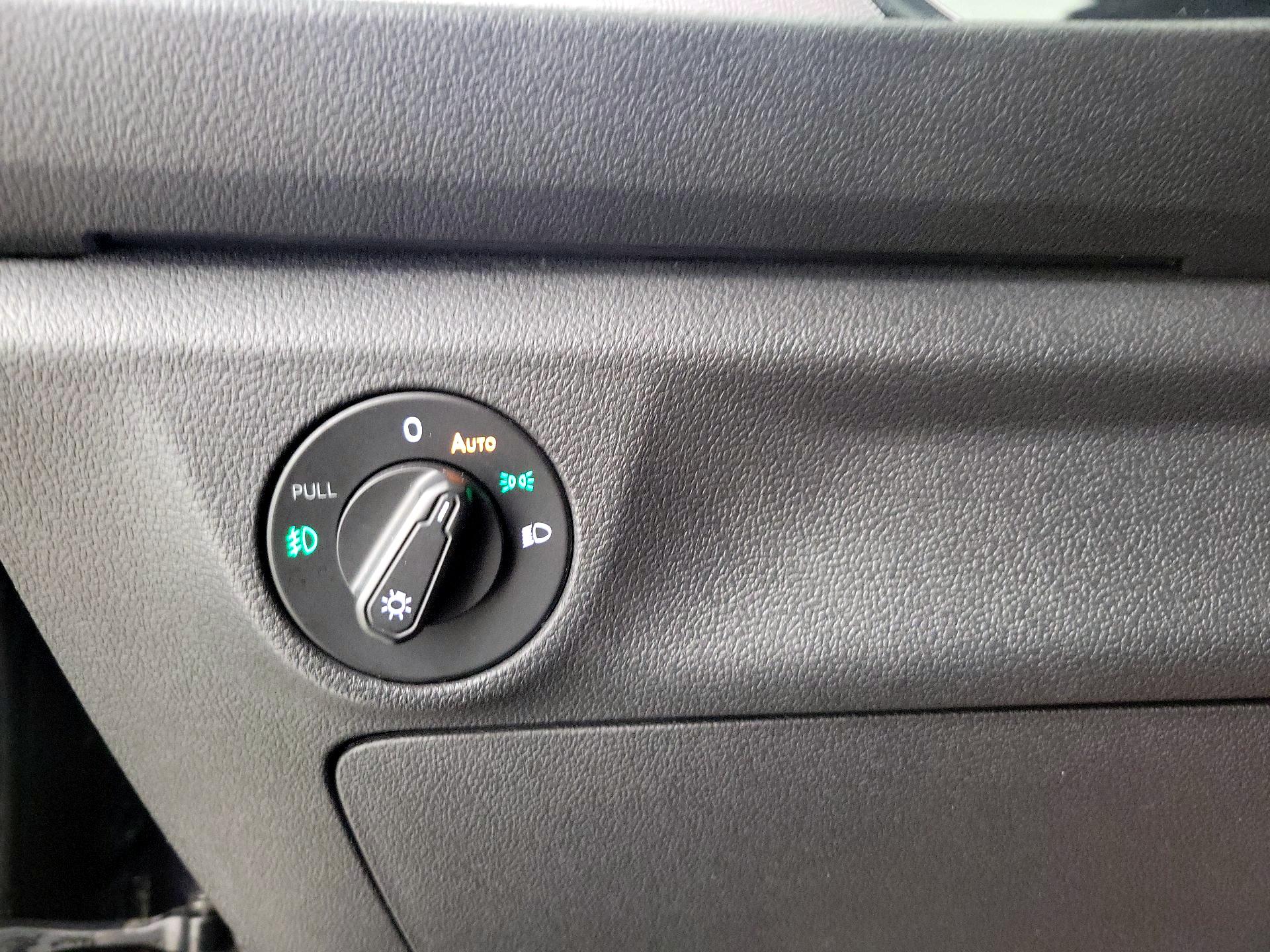 Thumbnail: 2019 Volkswagen Jetta - 13