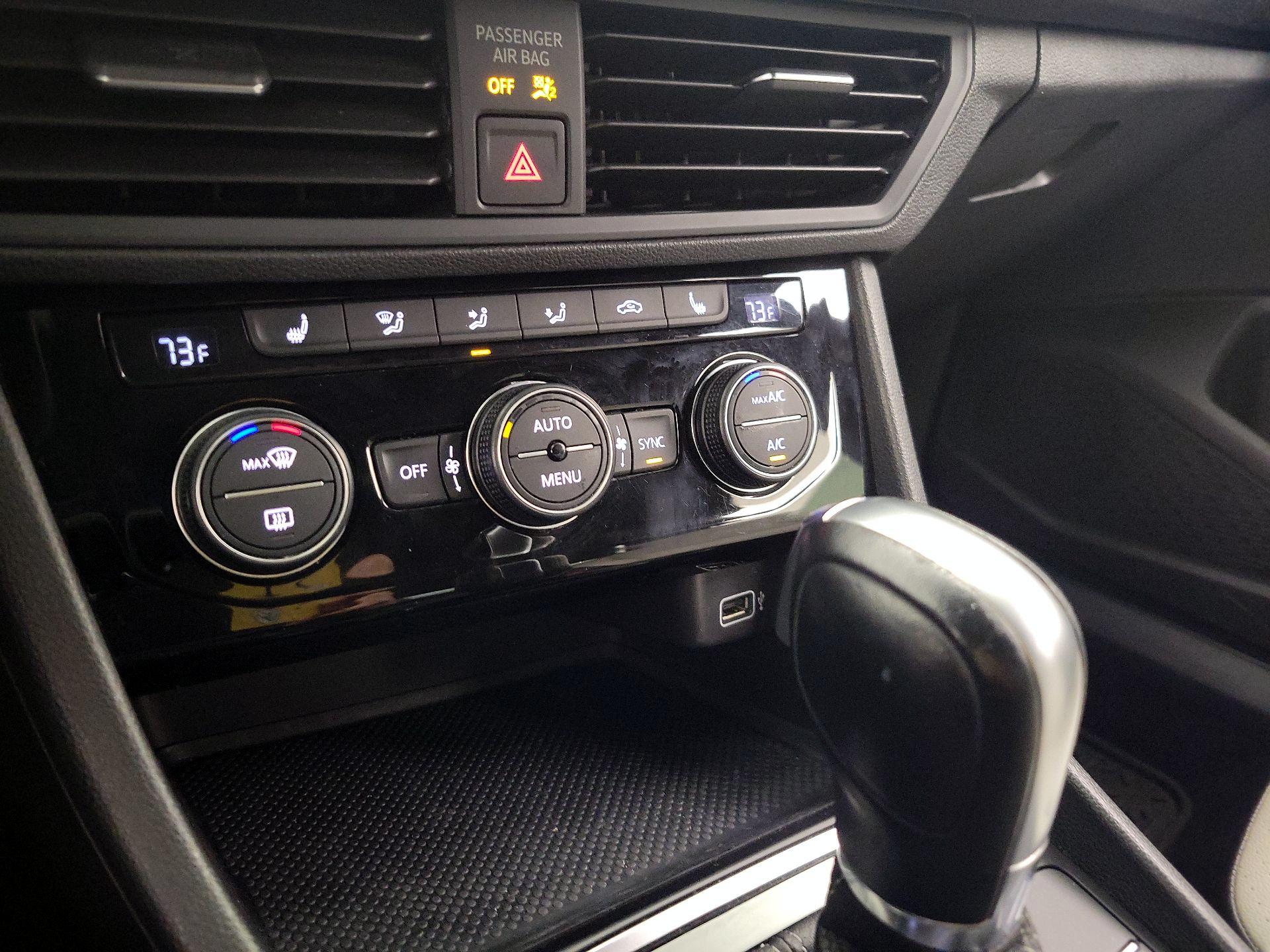 Thumbnail: 2019 Volkswagen Jetta - 16