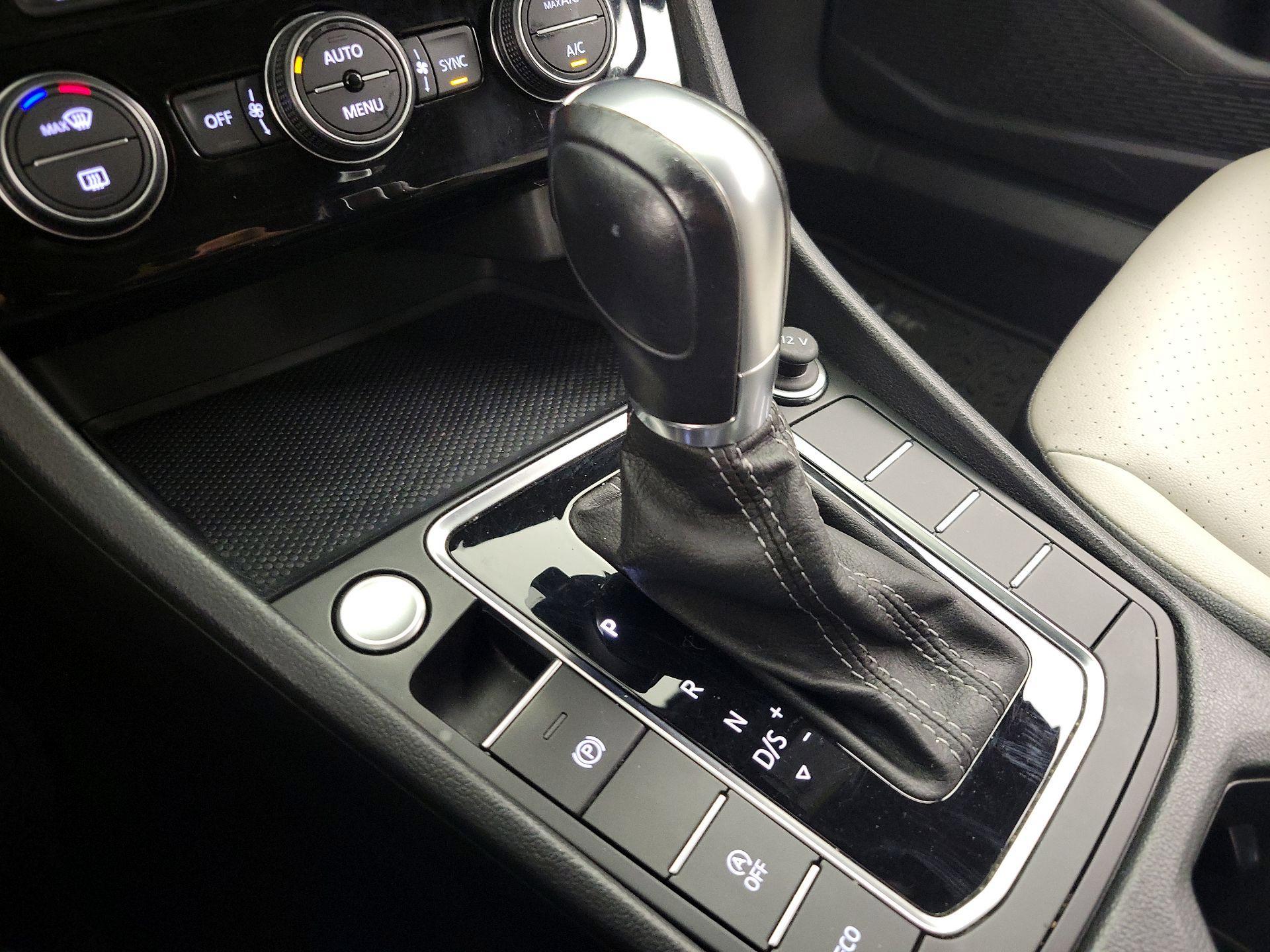 Thumbnail: 2019 Volkswagen Jetta - 17