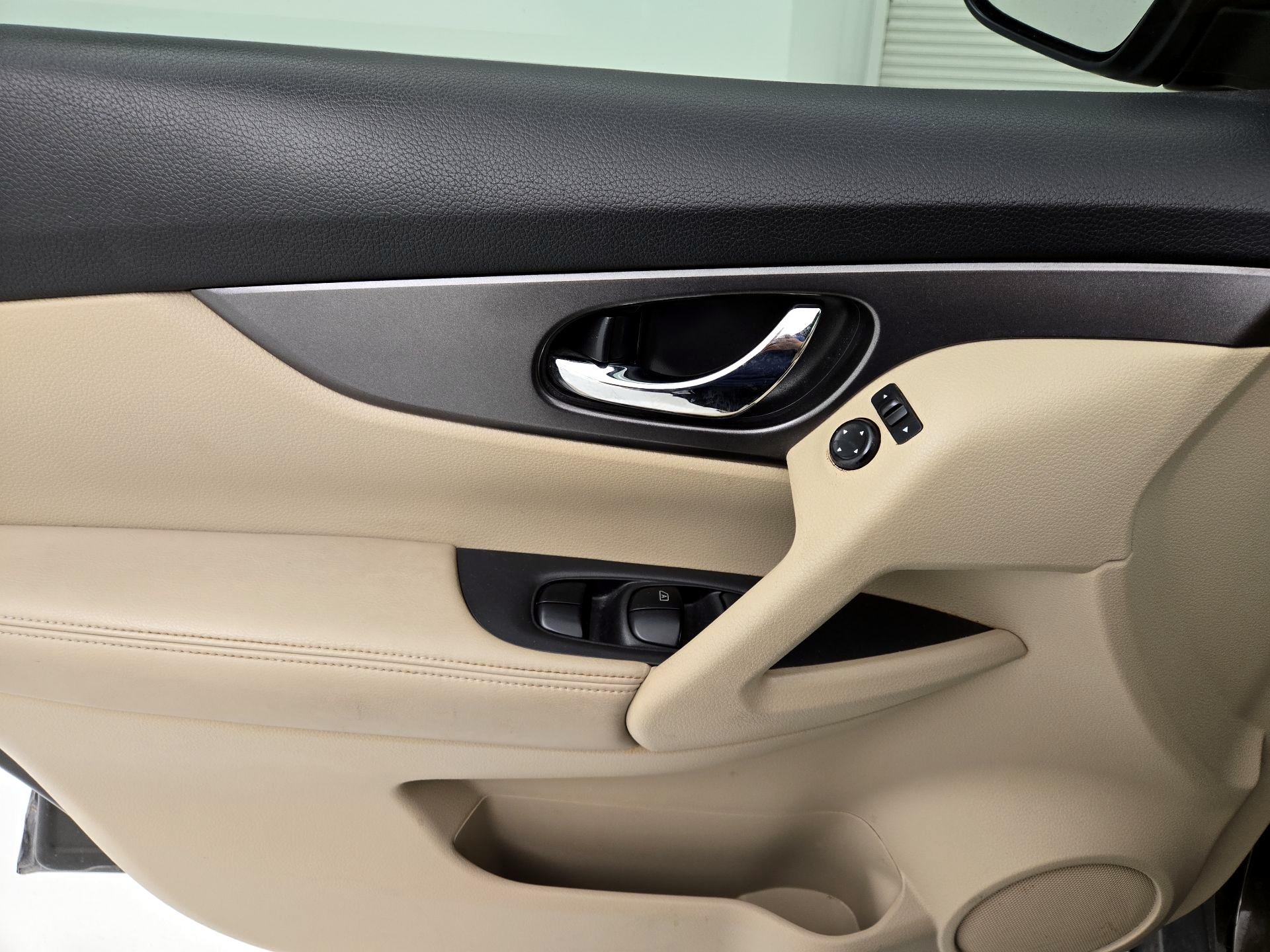 Thumbnail: 2015 Nissan Rogue - 12