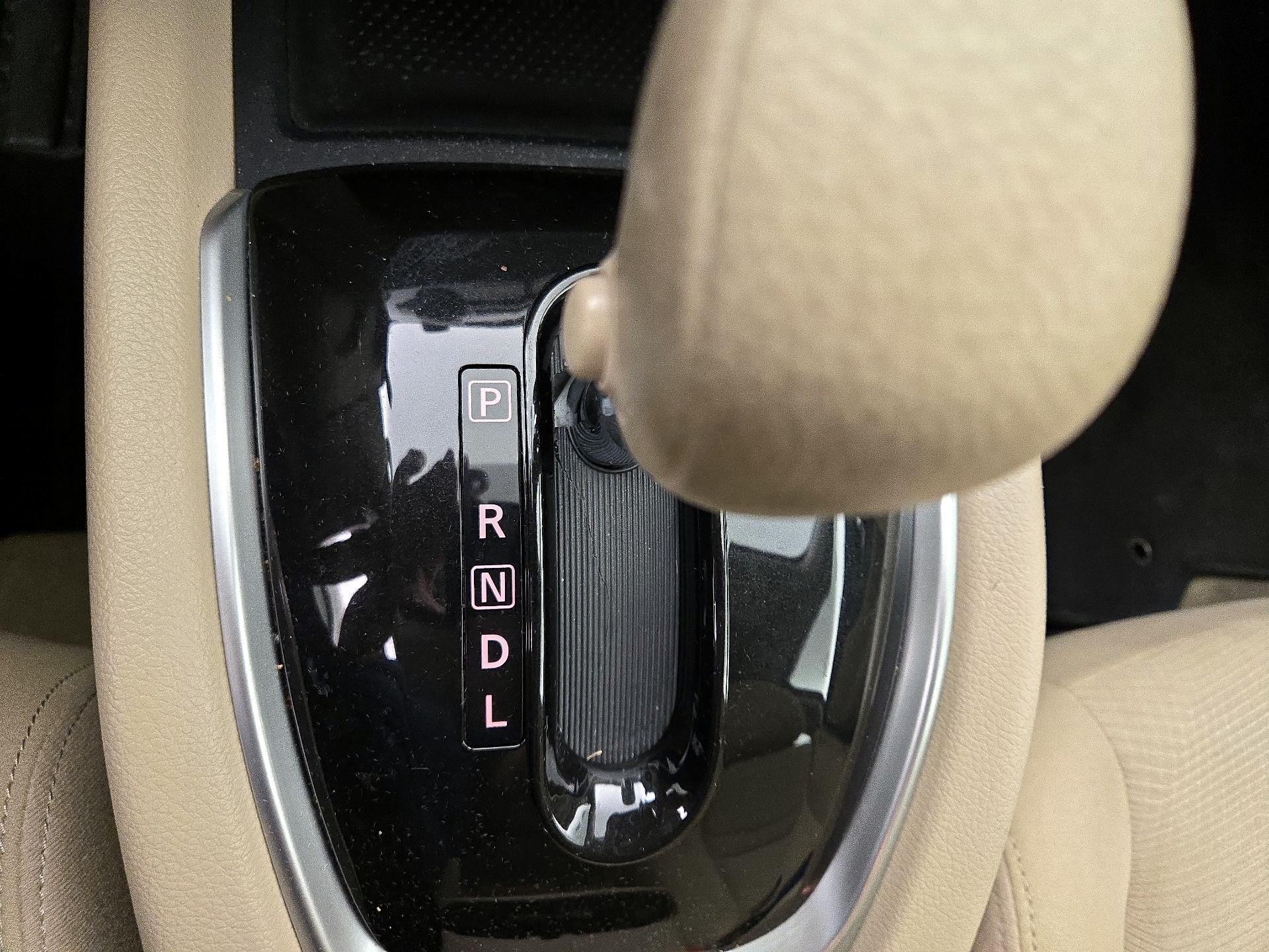 Thumbnail: 2015 Nissan Rogue - 17