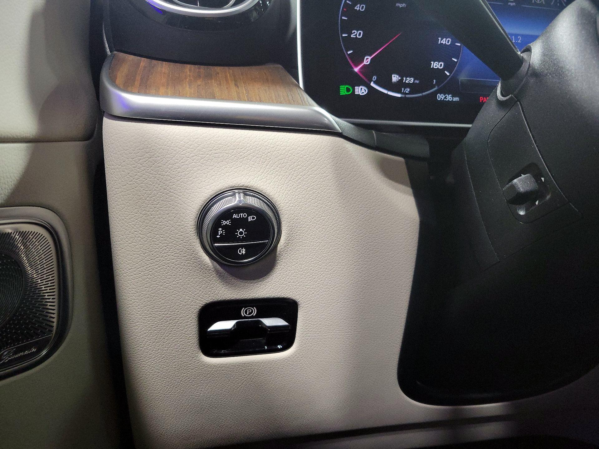 Thumbnail: 2023 Mercedes-Benz GLC - 13