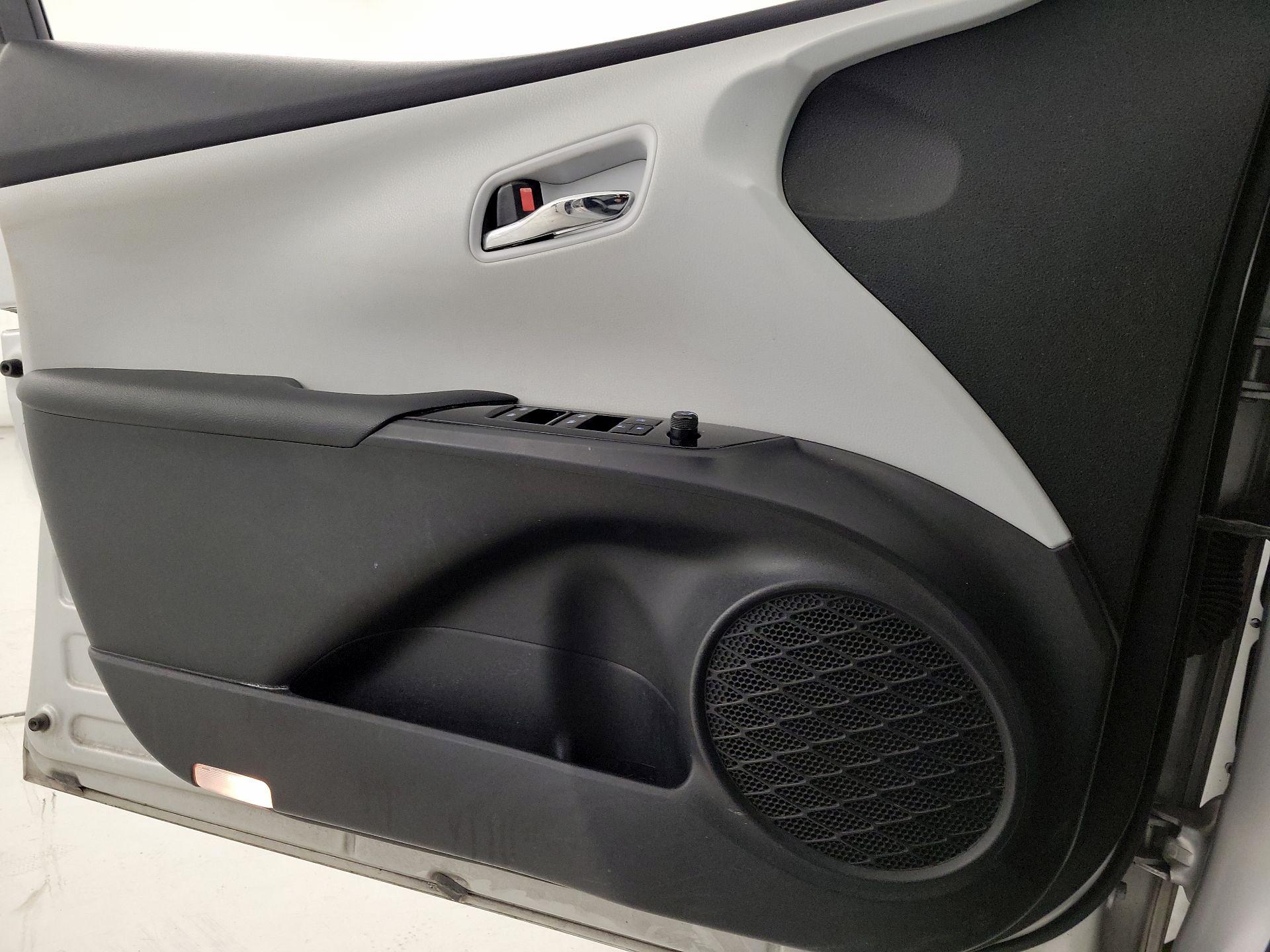 Thumbnail: 2016 Toyota Prius - 12