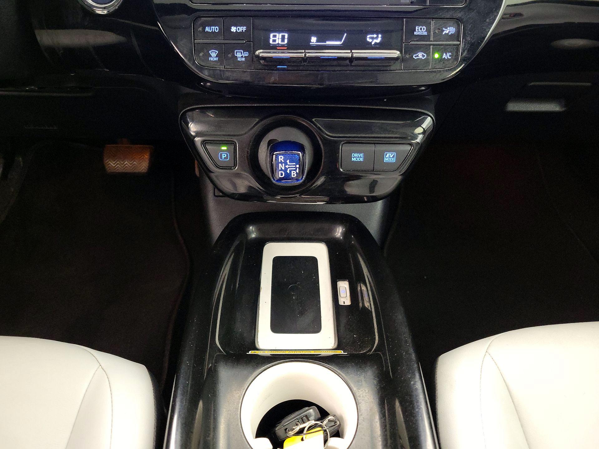 Thumbnail: 2016 Toyota Prius - 18