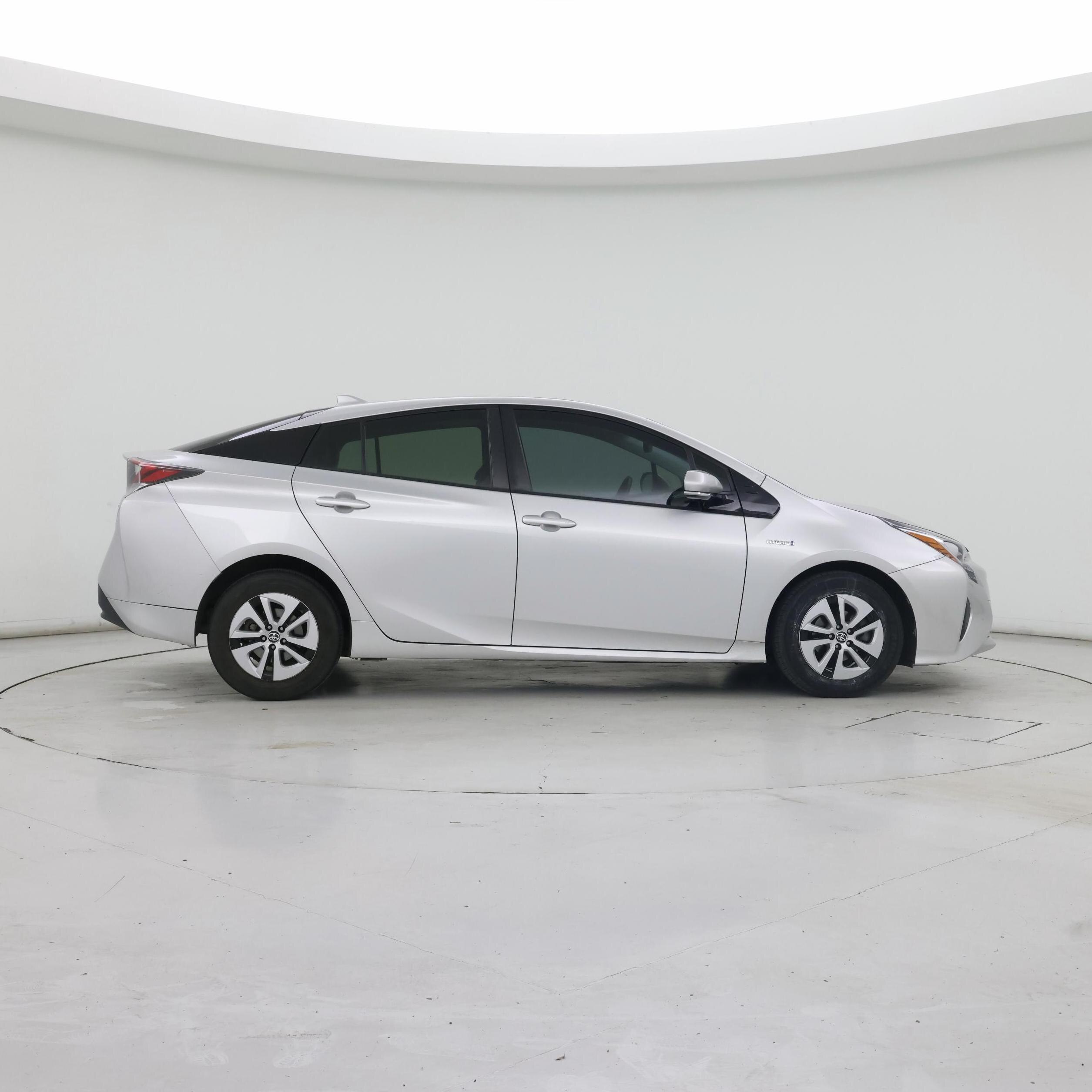 Thumbnail: 2016 Toyota Prius - 7