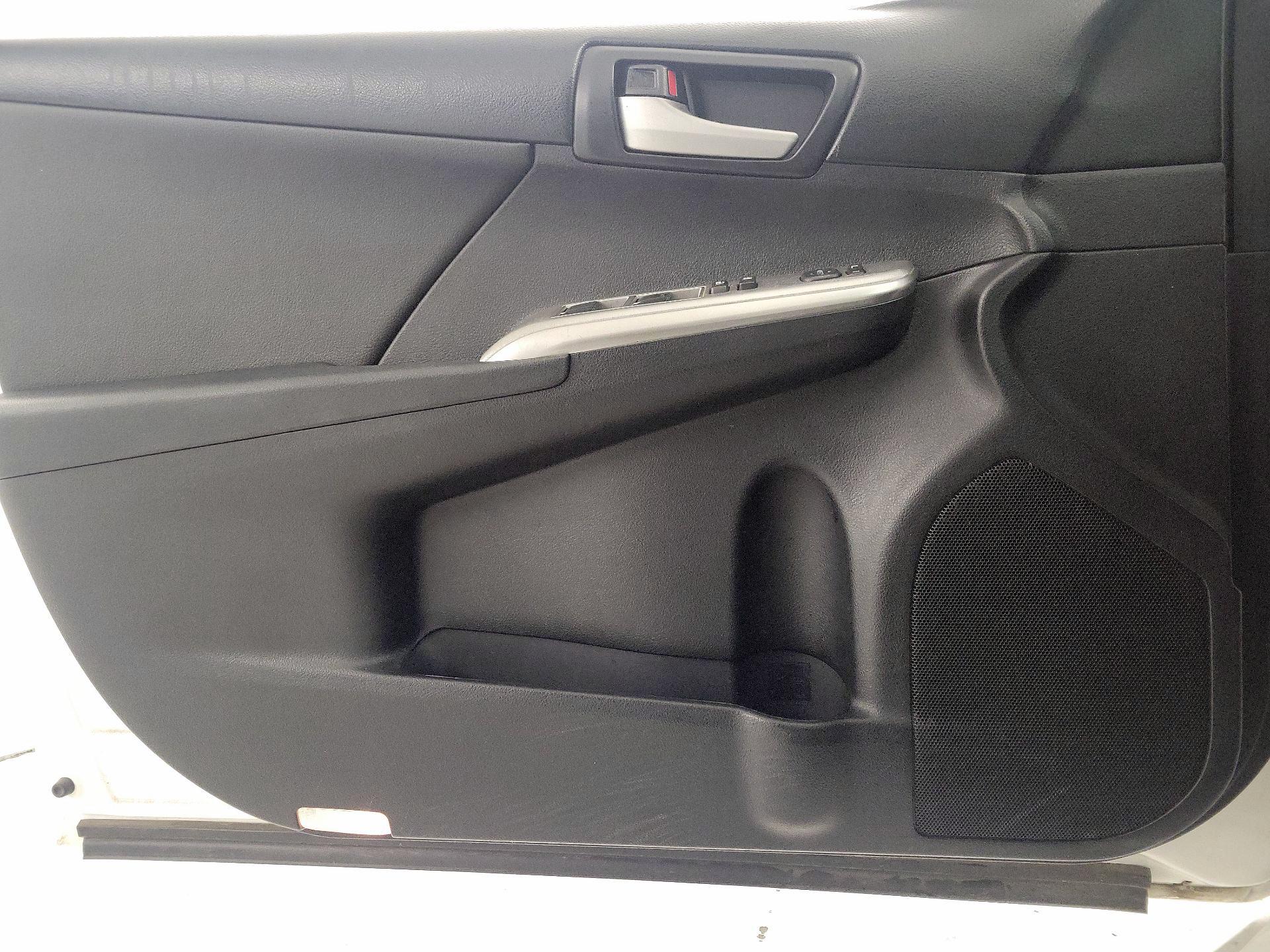 Thumbnail: 2014 Toyota Camry - 12