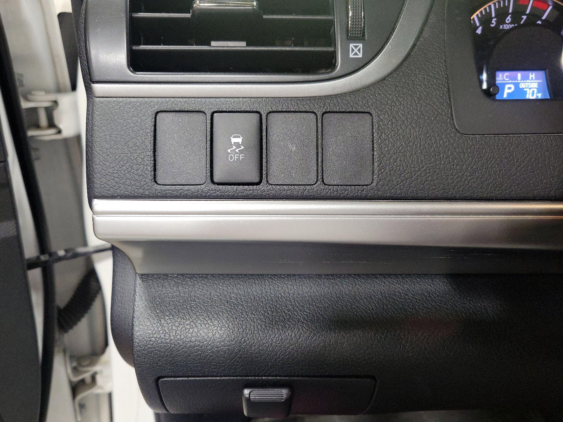 Thumbnail: 2014 Toyota Camry - 13