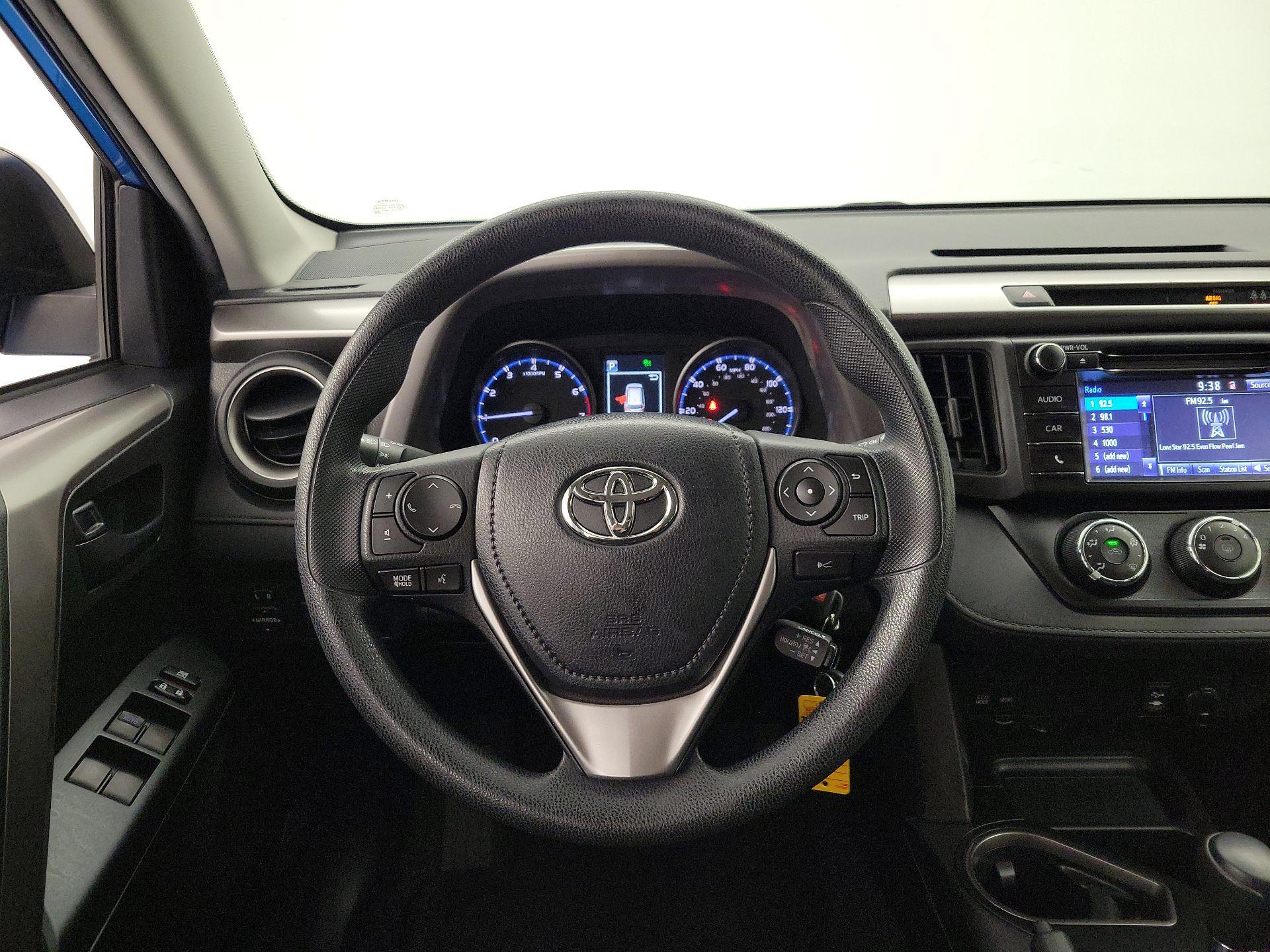 Thumbnail: 2017 Toyota RAV4 - 10