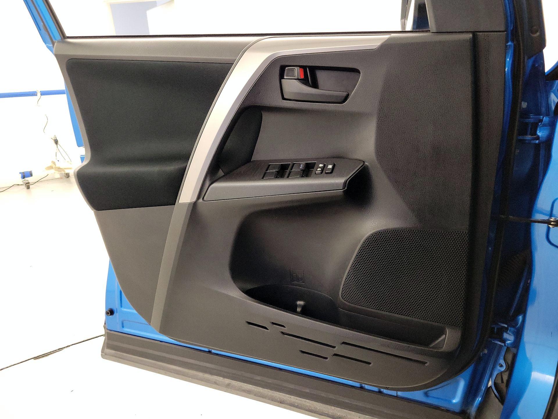 Thumbnail: 2017 Toyota RAV4 - 12