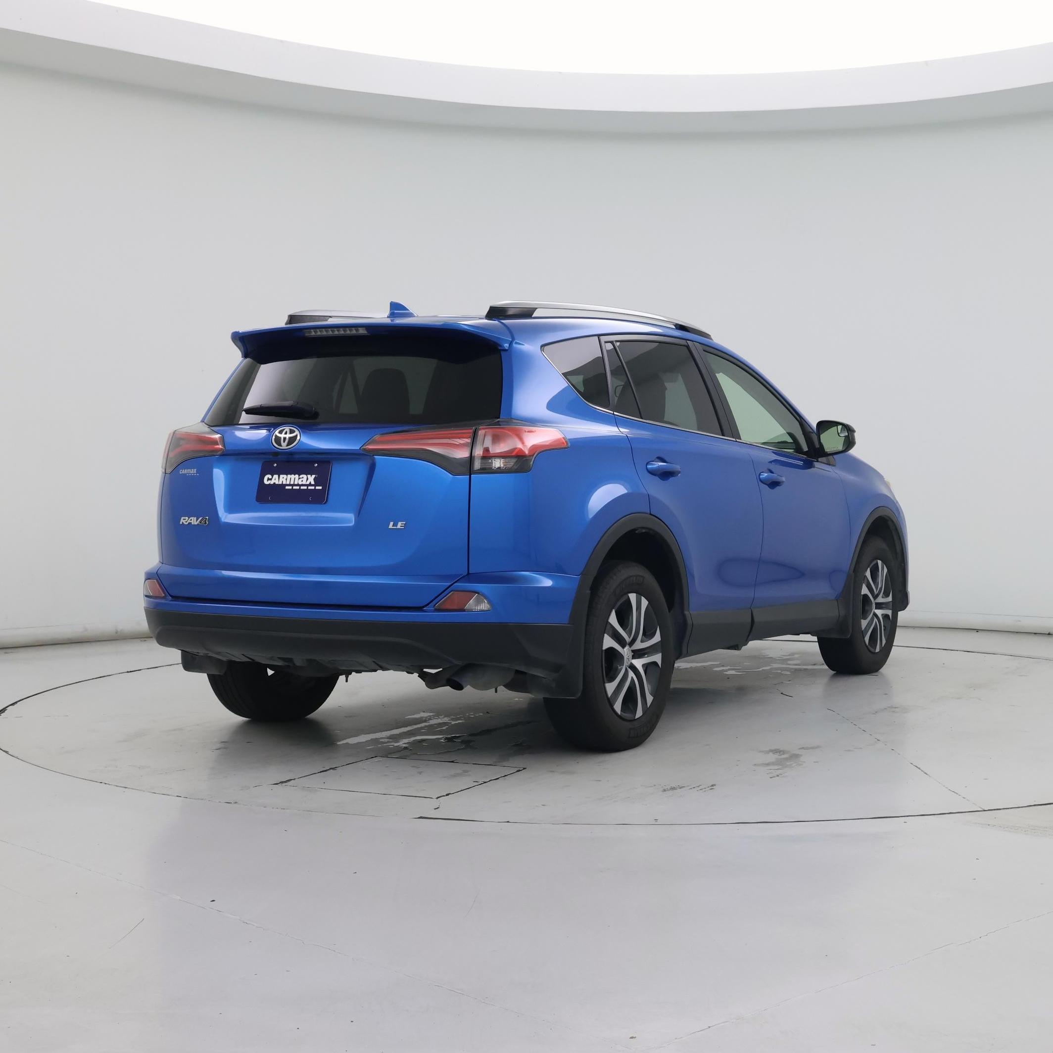 Thumbnail: 2017 Toyota RAV4 - 8