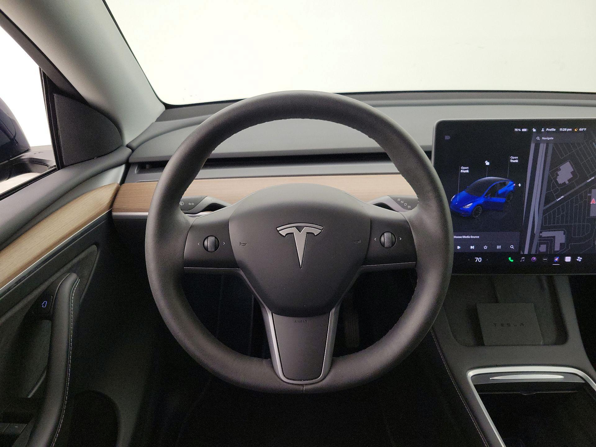 Thumbnail: 2023 Tesla Model Y - 10
