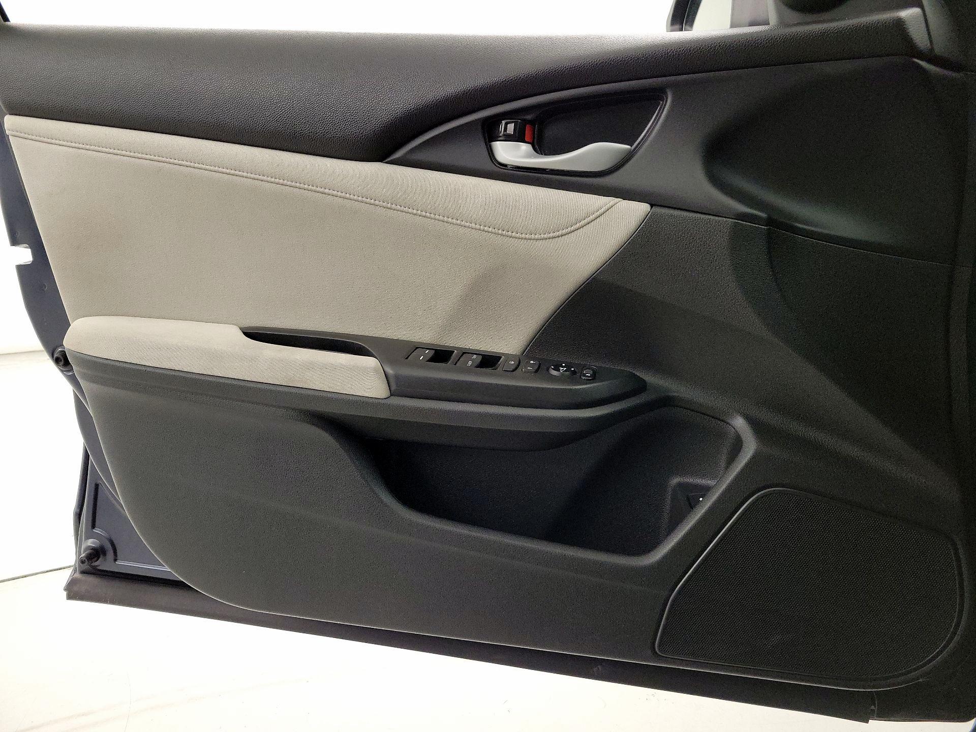 Thumbnail: 2019 Honda Insight - 12