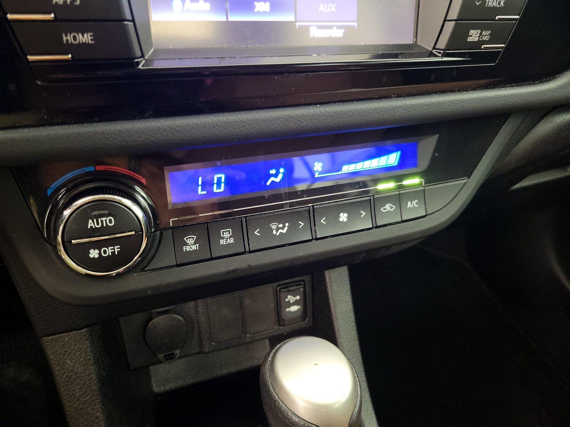 Thumbnail: 2014 Toyota Corolla - 16