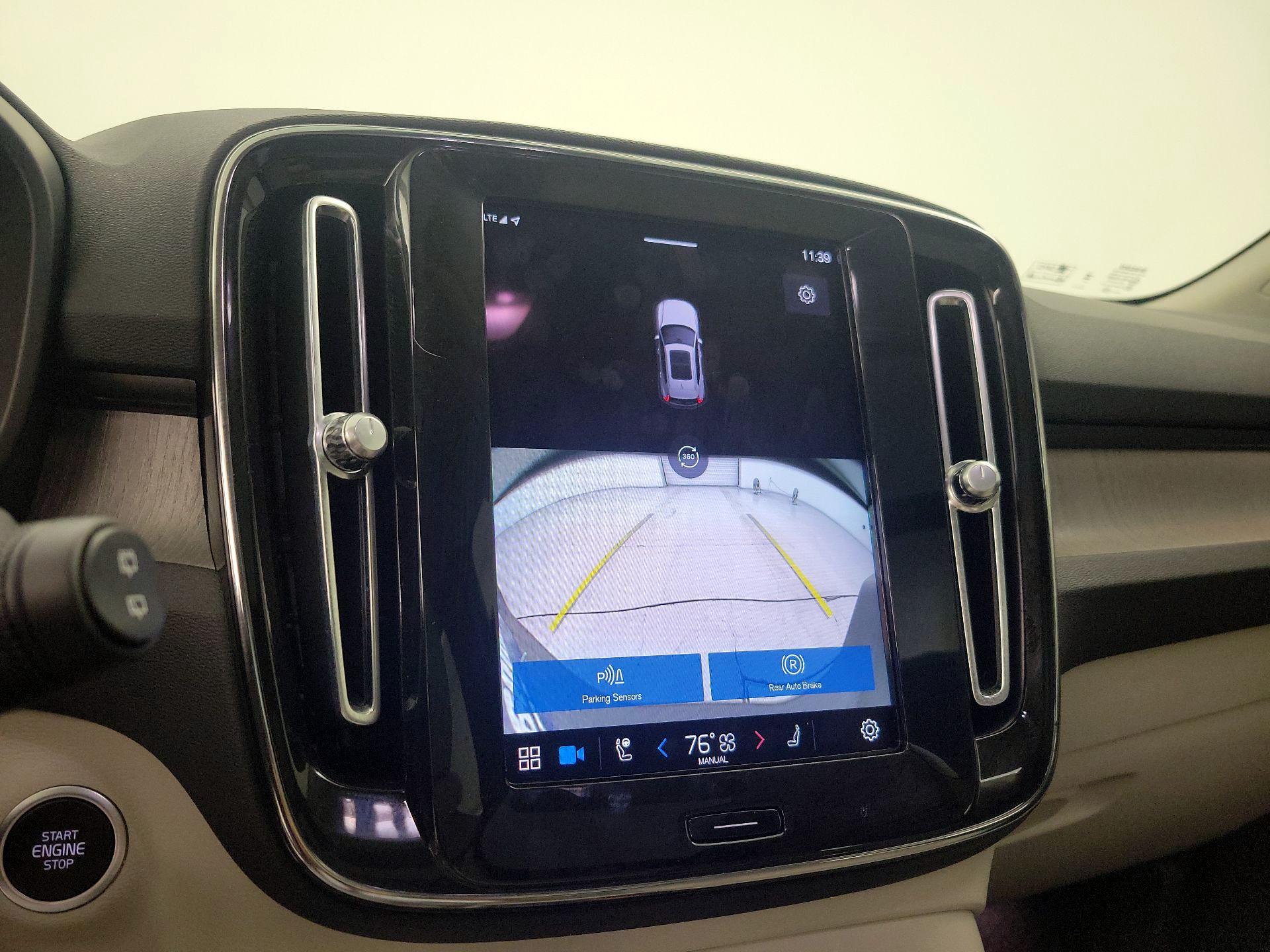 Thumbnail: 2023 Volvo XC40 - 15