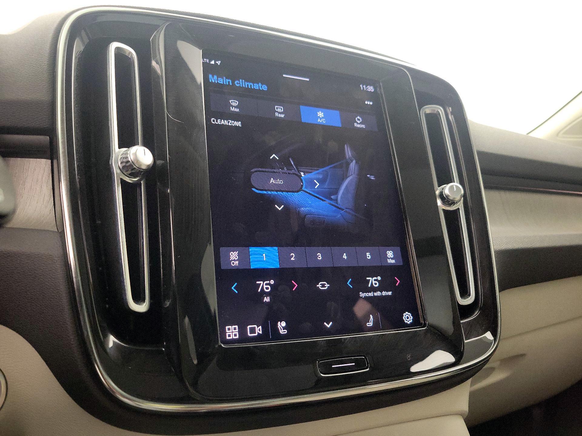 Thumbnail: 2023 Volvo XC40 - 17