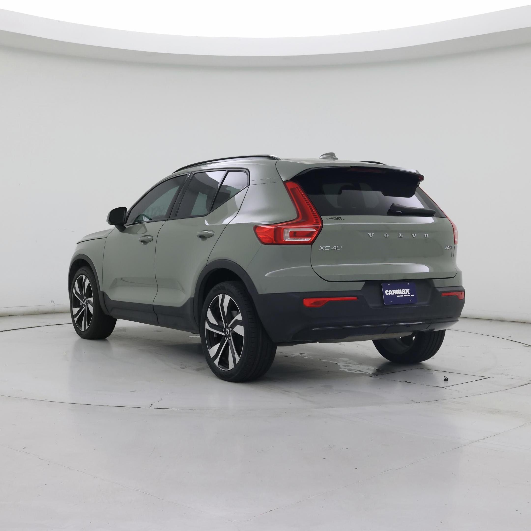 Thumbnail: 2023 Volvo XC40 - 2