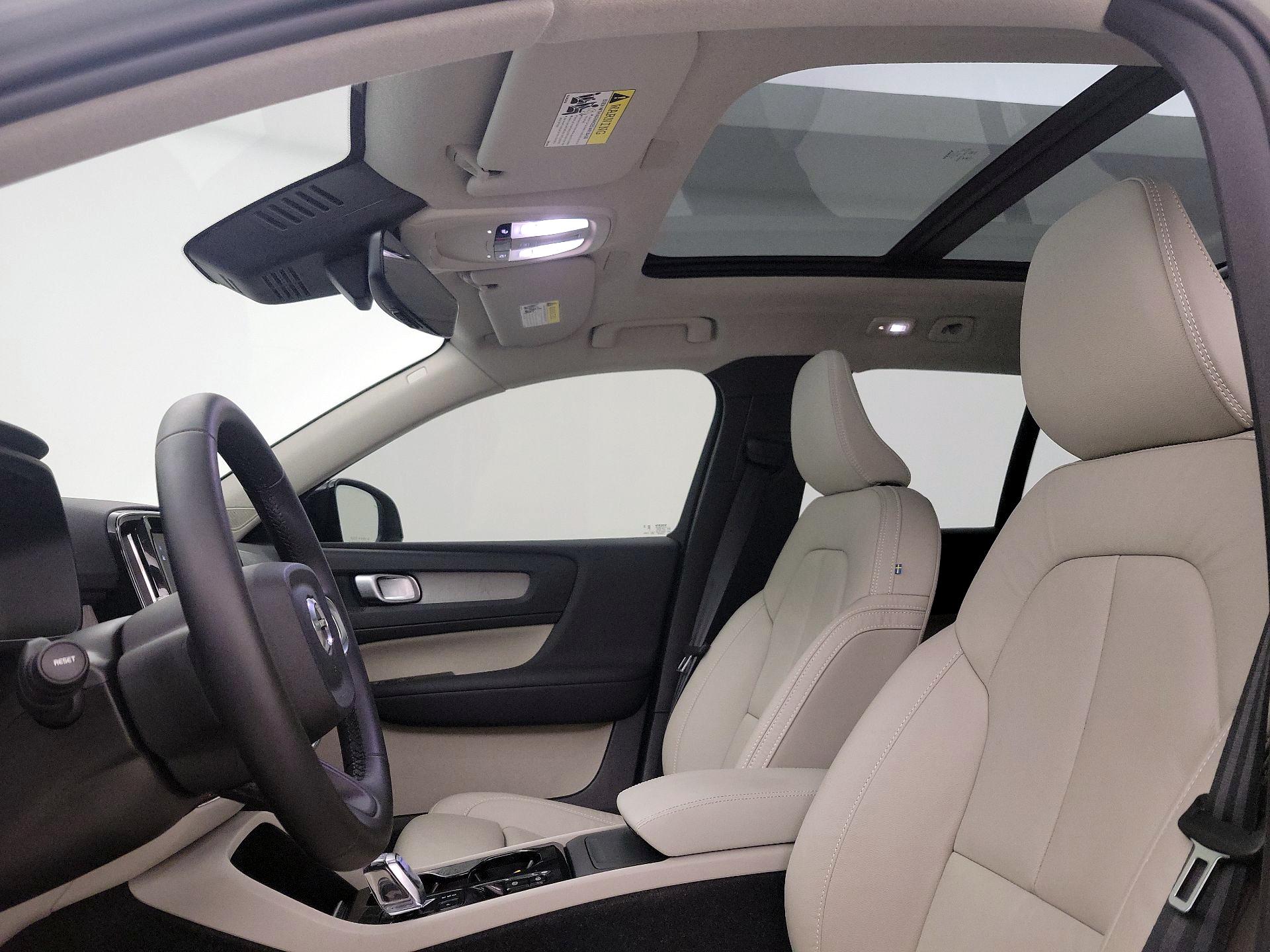 Thumbnail: 2023 Volvo XC40 - 19