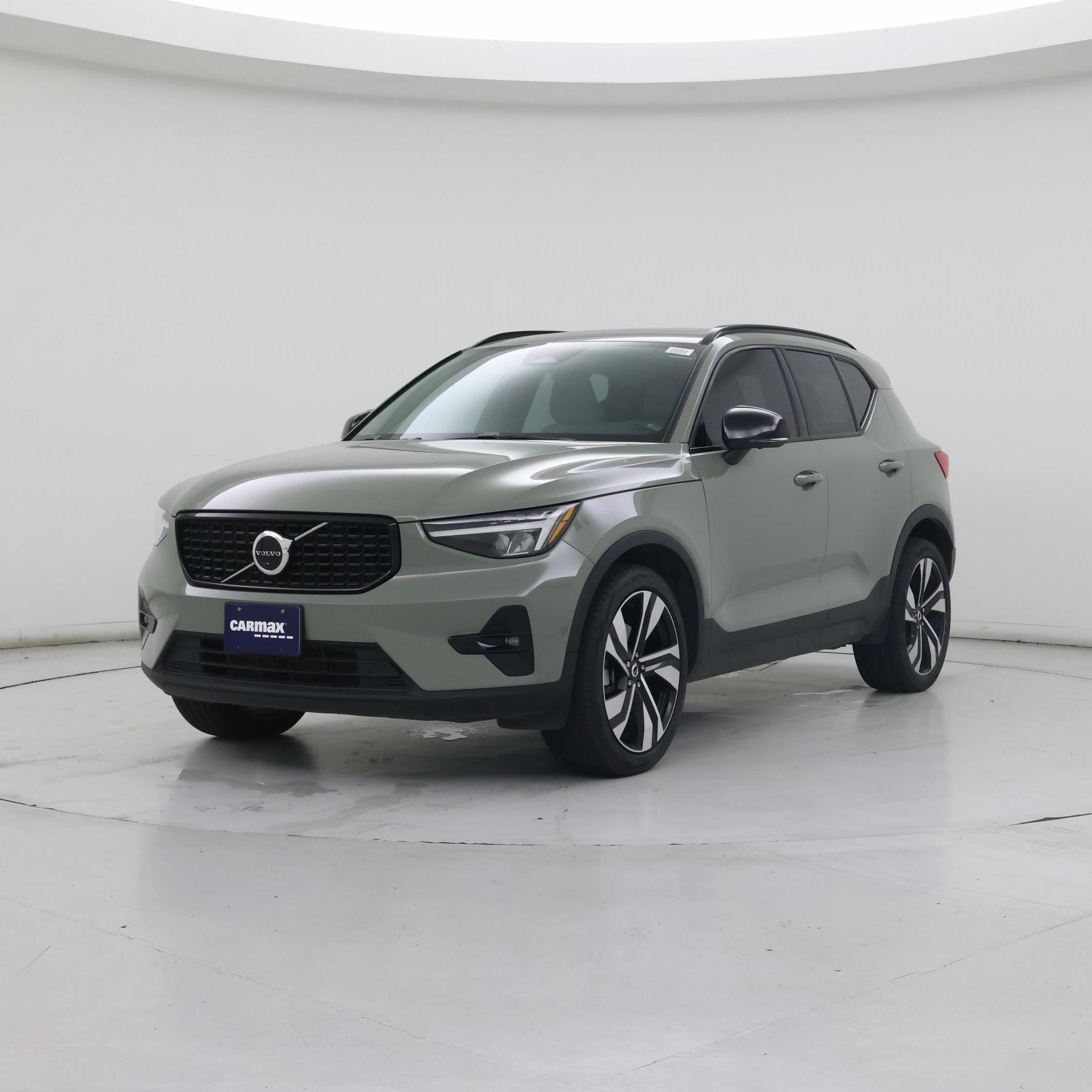 Thumbnail: 2023 Volvo XC40 - 4