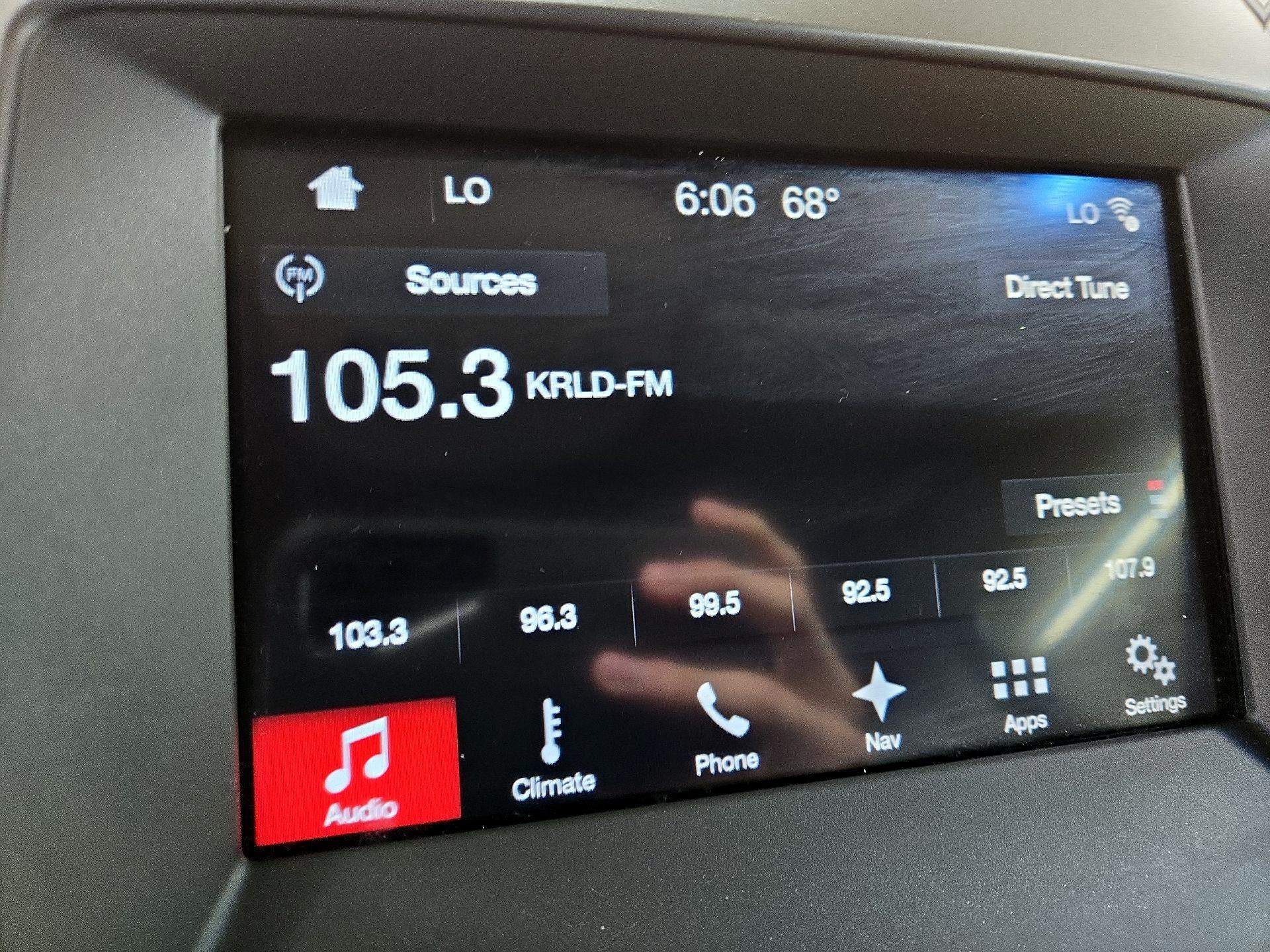 Thumbnail: 2018 Ford Edge - 16