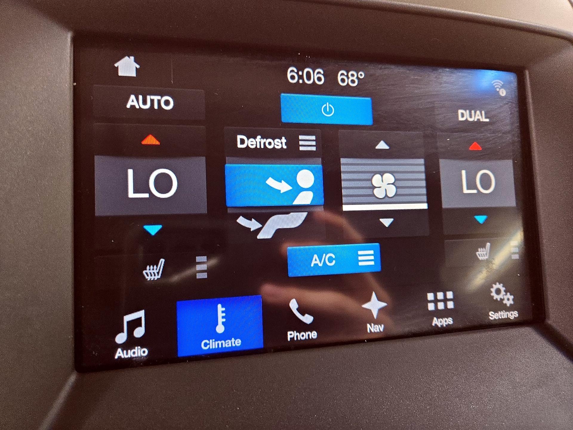 Thumbnail: 2018 Ford Edge - 17