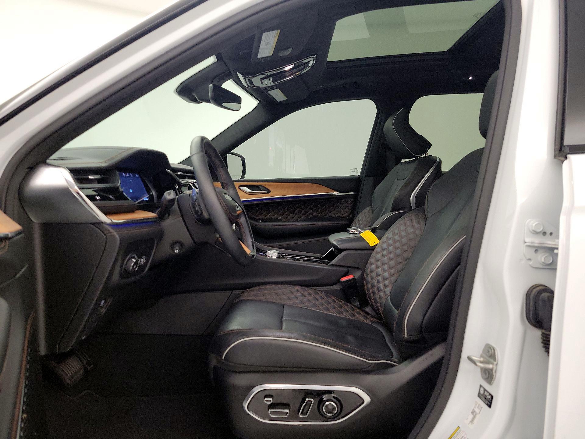 Thumbnail: 2023 Jeep Grand Cherokee - 11