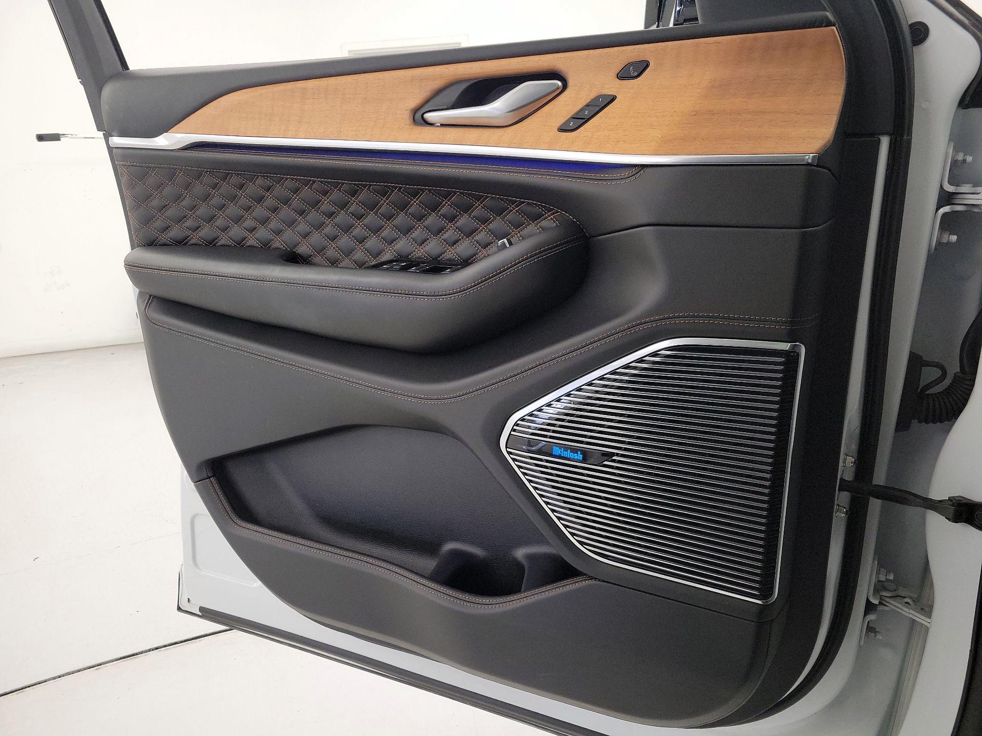 Thumbnail: 2023 Jeep Grand Cherokee - 12