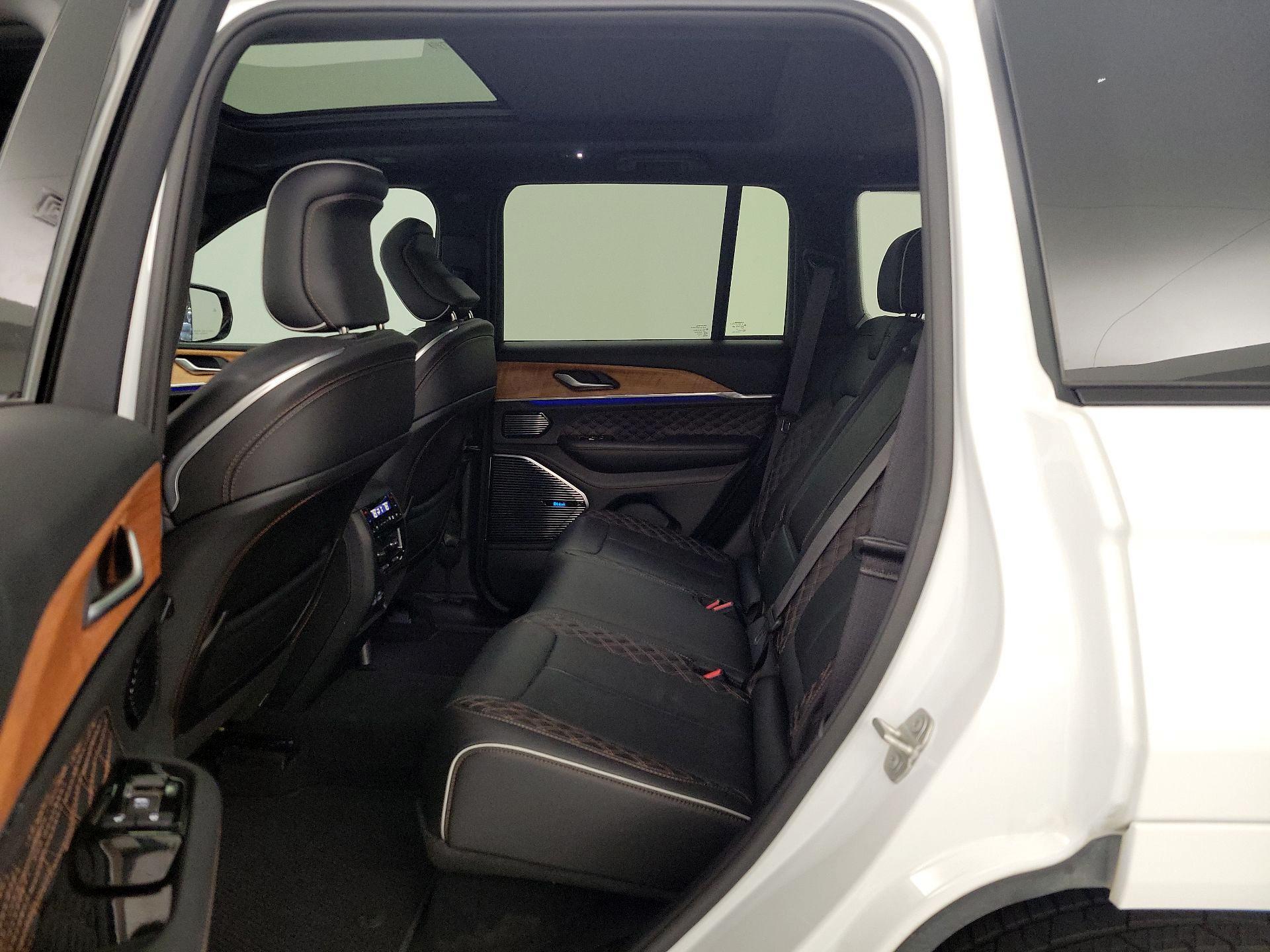 Thumbnail: 2023 Jeep Grand Cherokee - 19