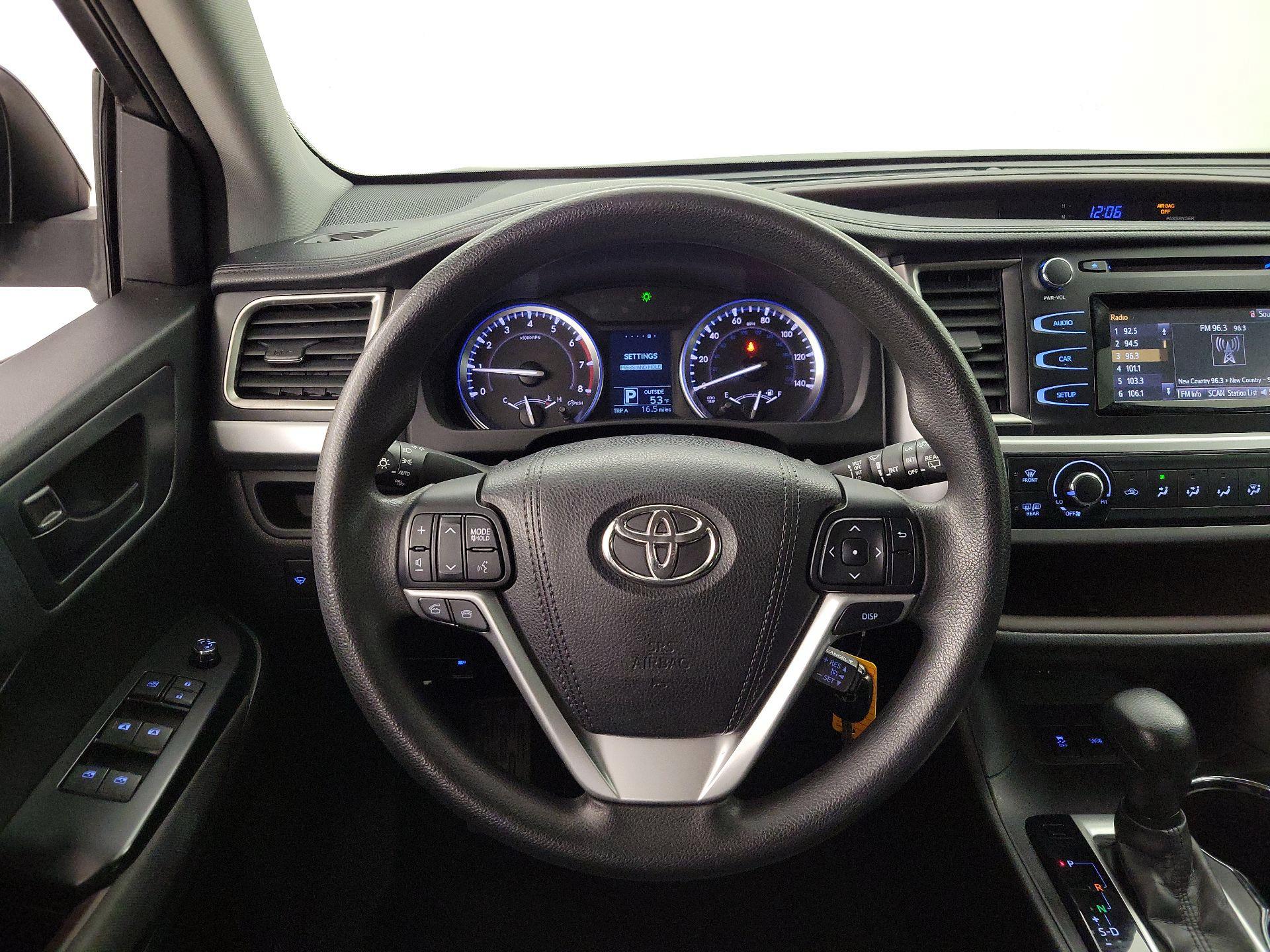 Thumbnail: 2016 Toyota Highlander - 10