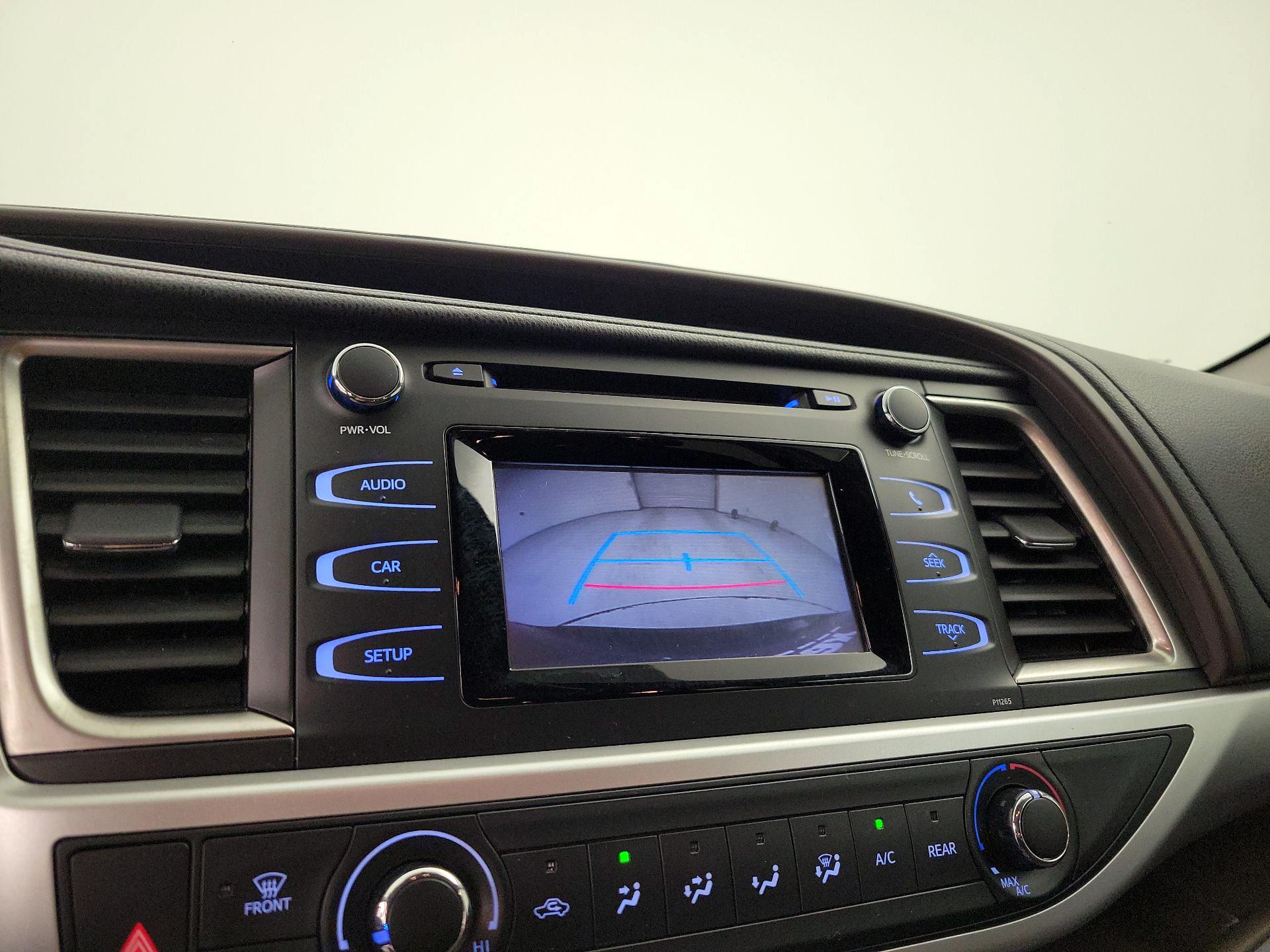 Thumbnail: 2016 Toyota Highlander - 14