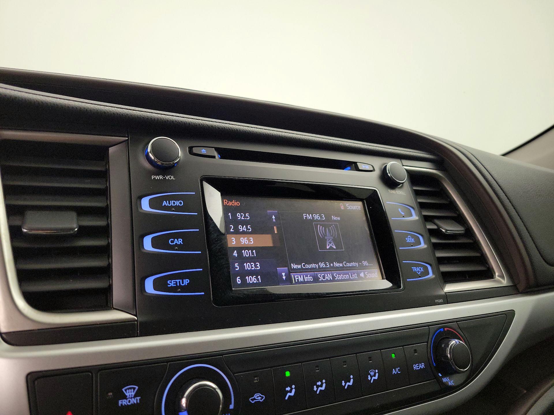 Thumbnail: 2016 Toyota Highlander - 15