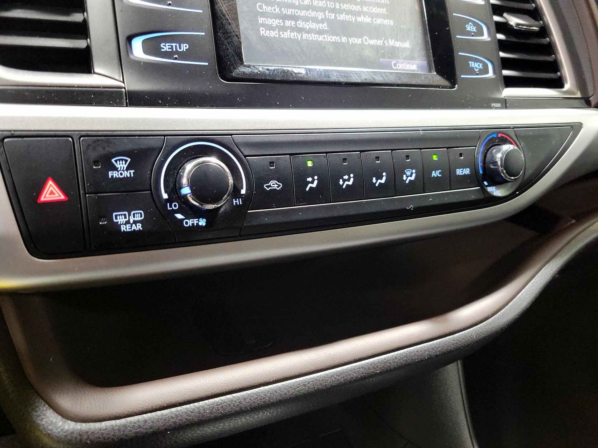 Thumbnail: 2016 Toyota Highlander - 16