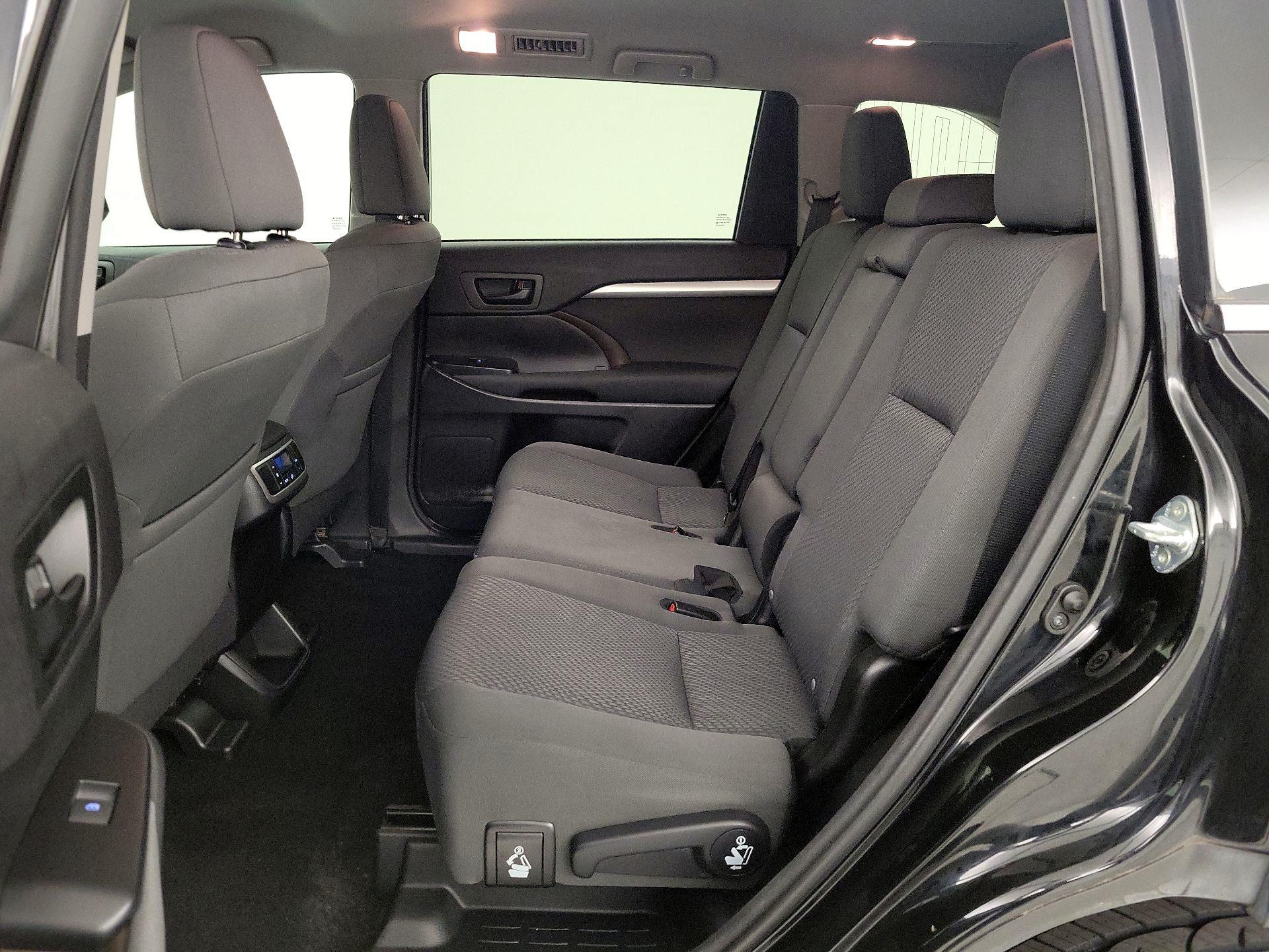 Thumbnail: 2016 Toyota Highlander - 18