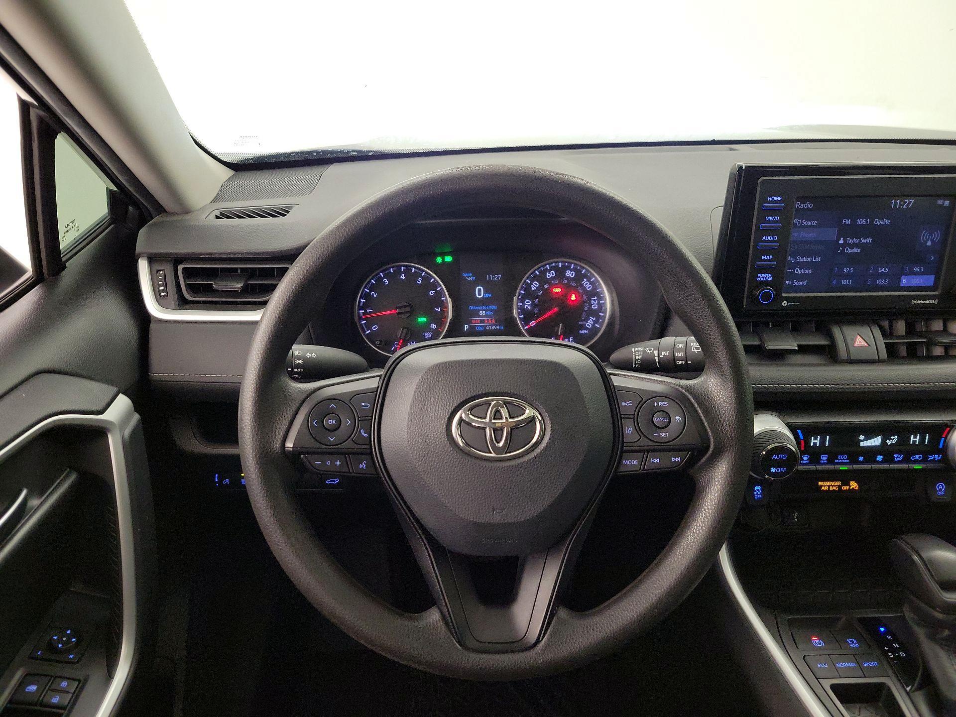 Thumbnail: 2022 Toyota RAV4 - 10