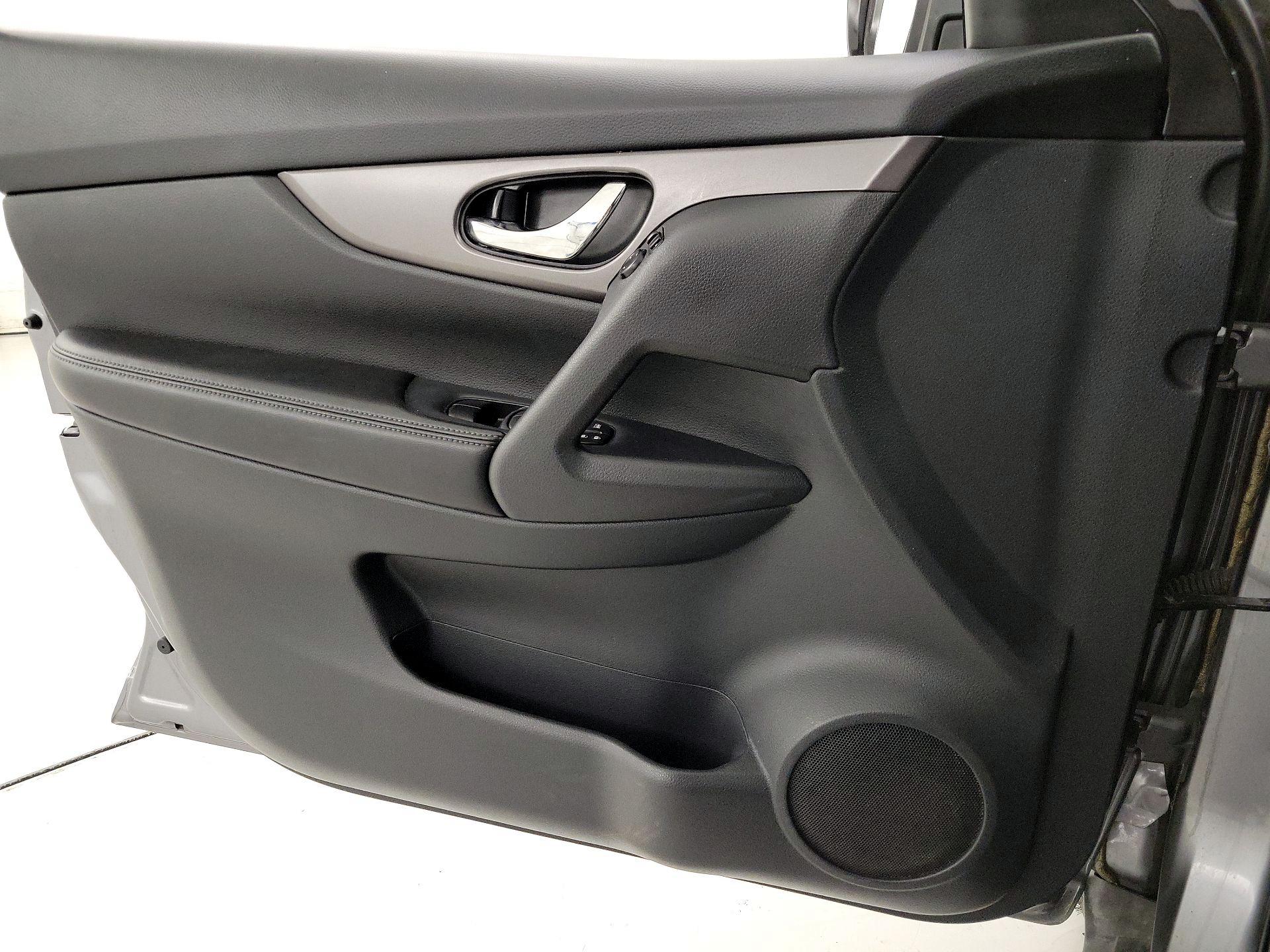 Thumbnail: 2015 Nissan Rogue - 12