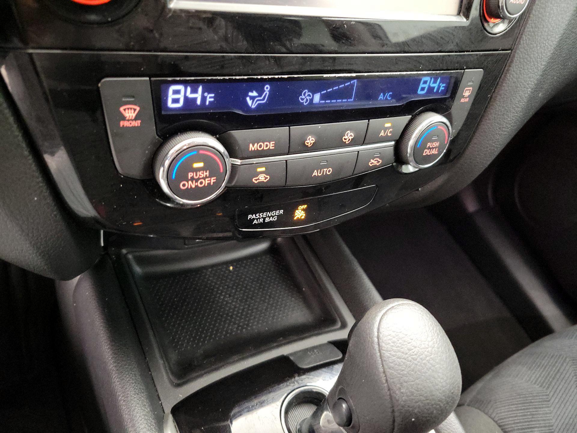 Thumbnail: 2015 Nissan Rogue - 17