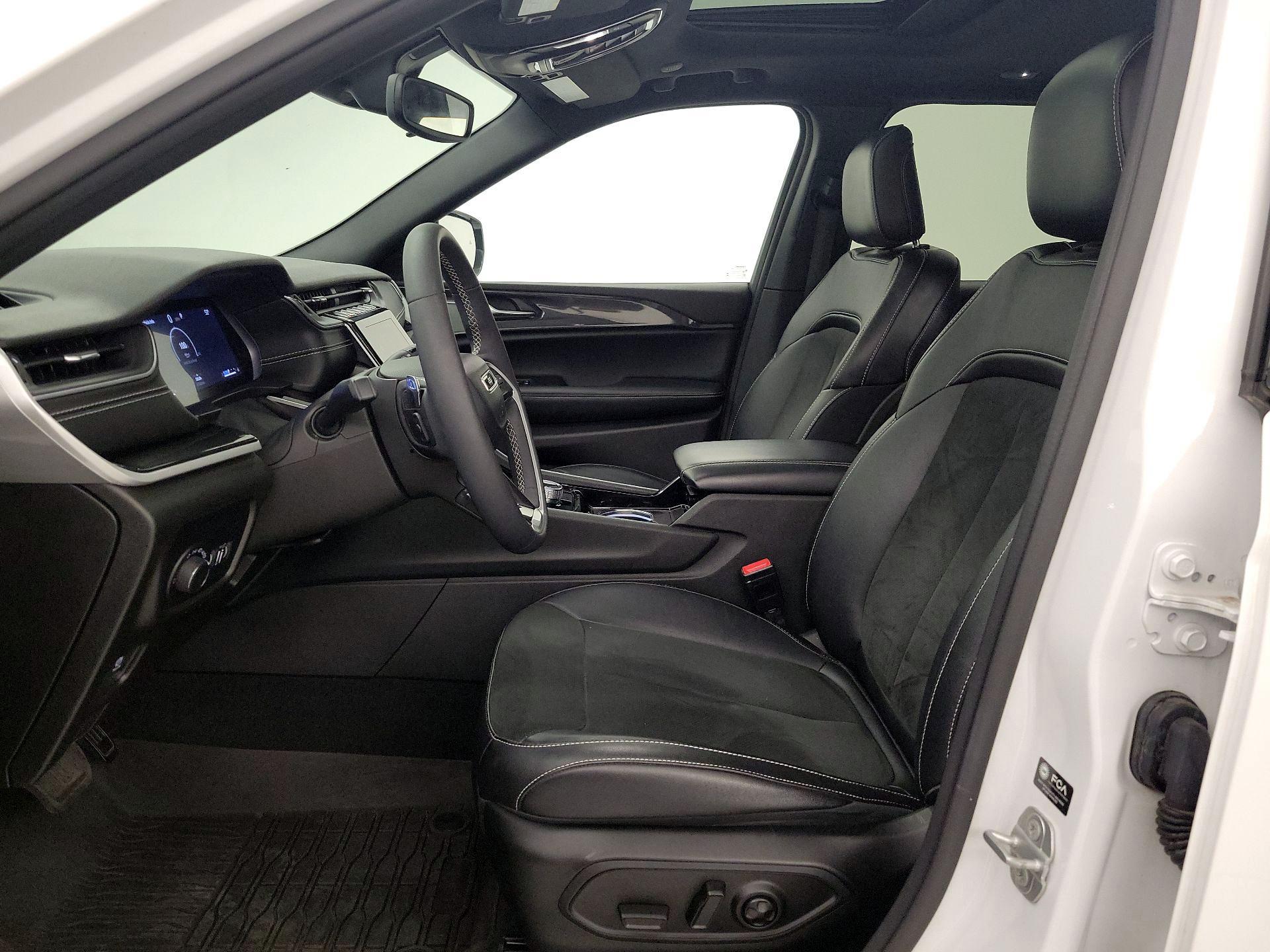 Thumbnail: 2023 Jeep Grand Cherokee - 11