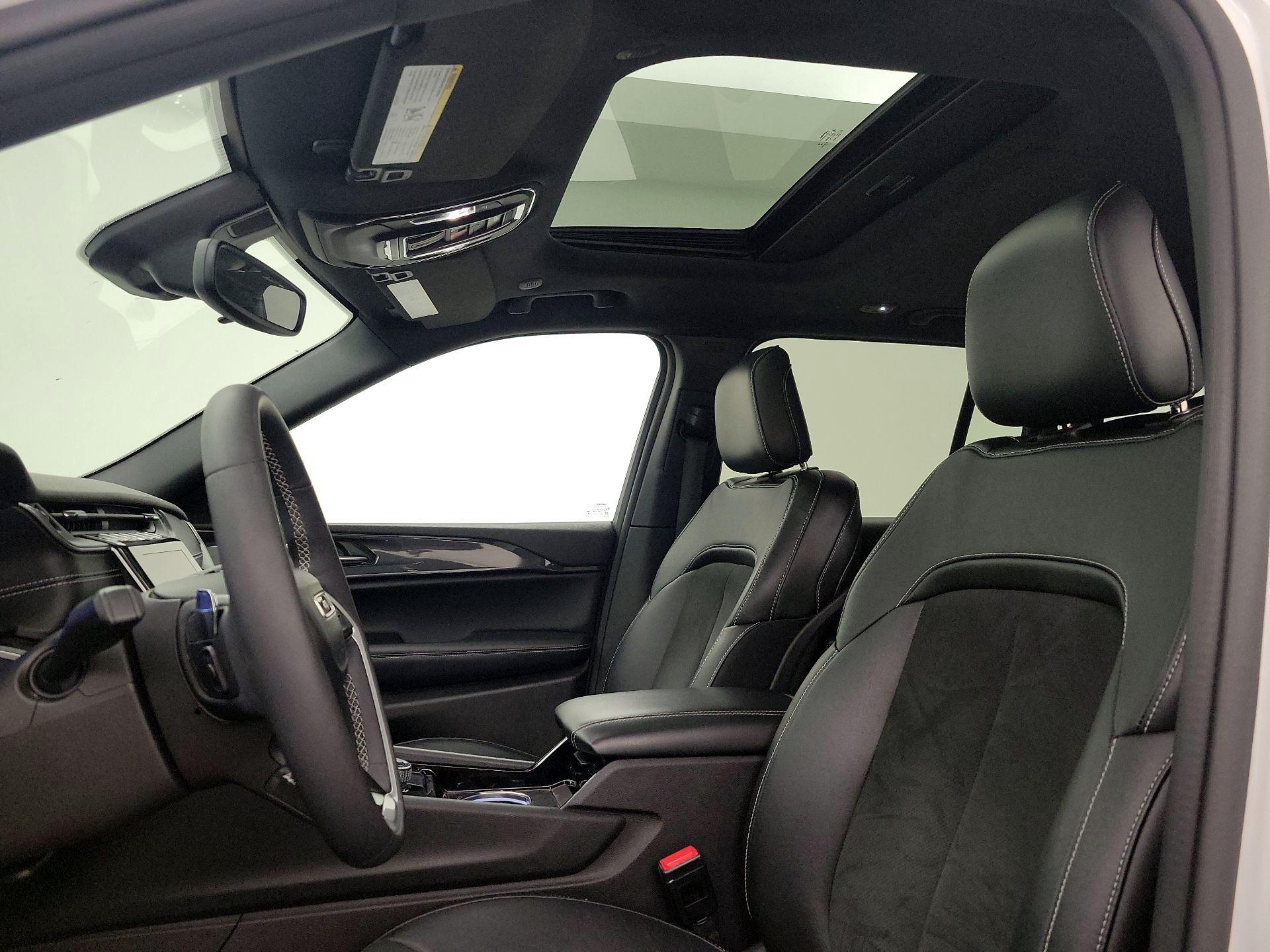 Thumbnail: 2023 Jeep Grand Cherokee - 18